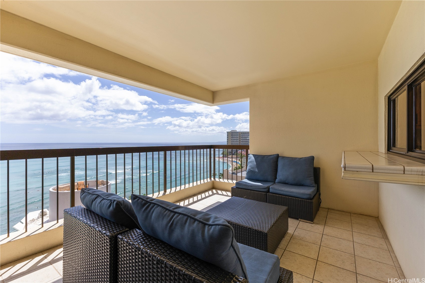 2470 Kalakaua Avenue 2004