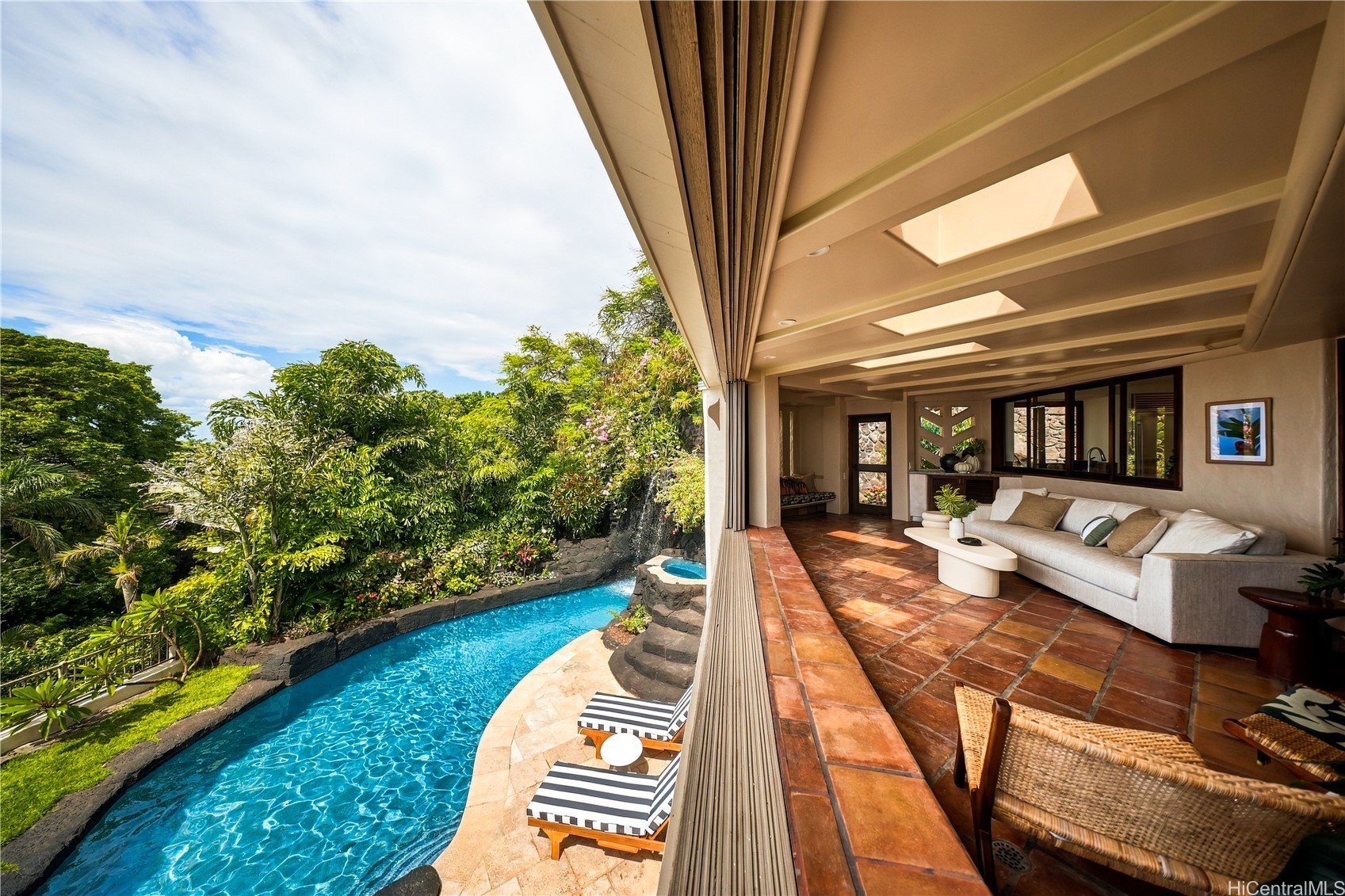 3210 Diamond Head Road 4