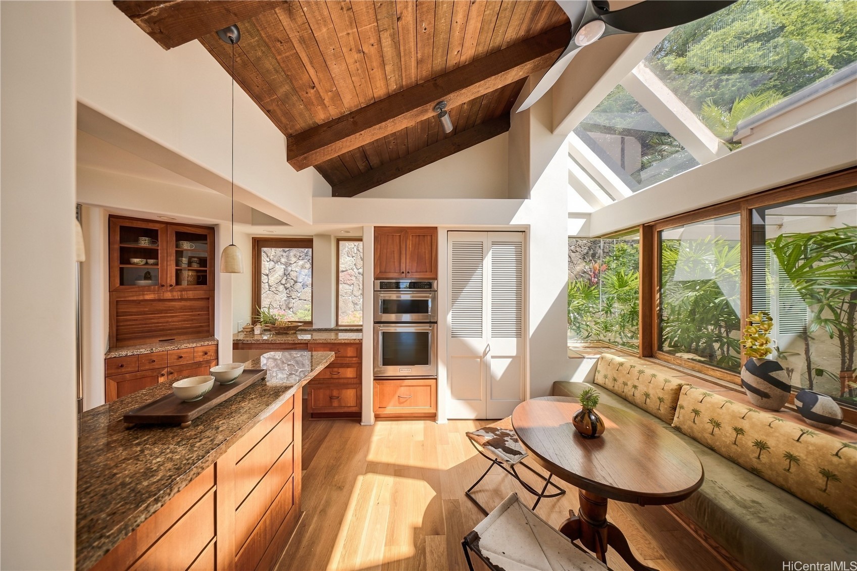 3210 Diamond Head Road 4
