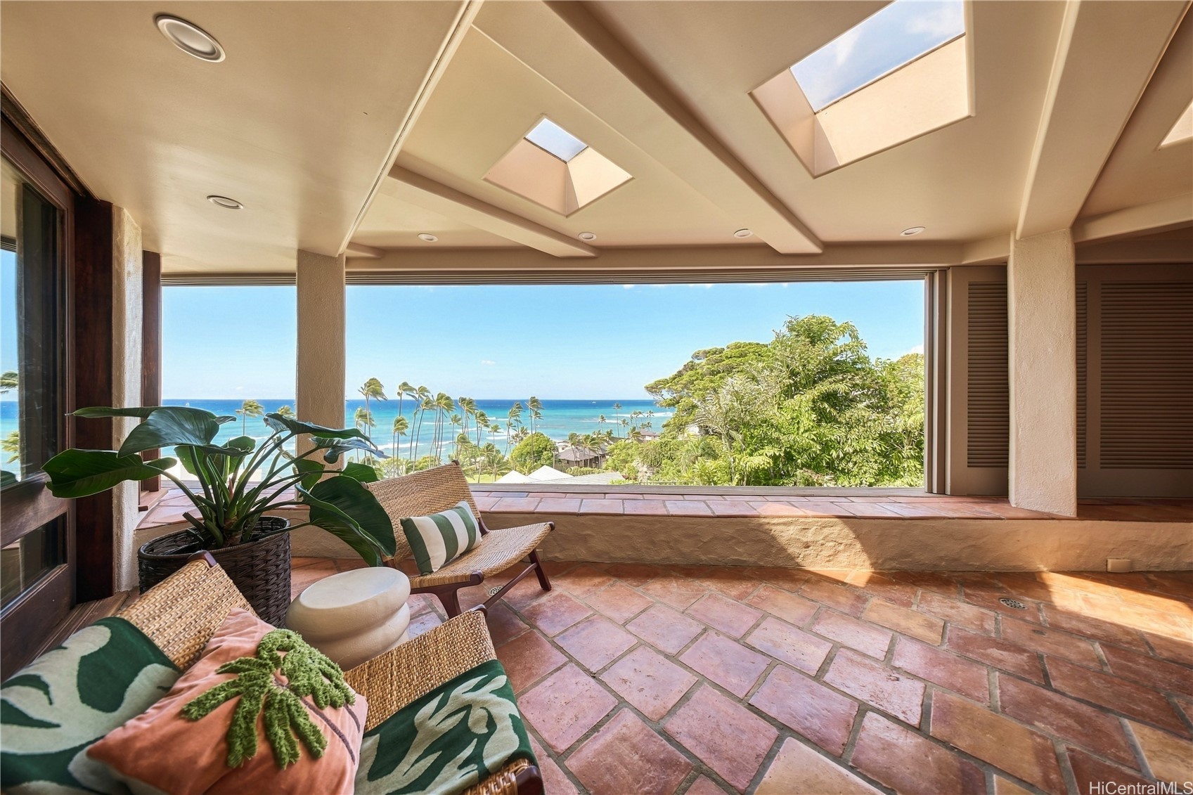 3210 Diamond Head Road 4