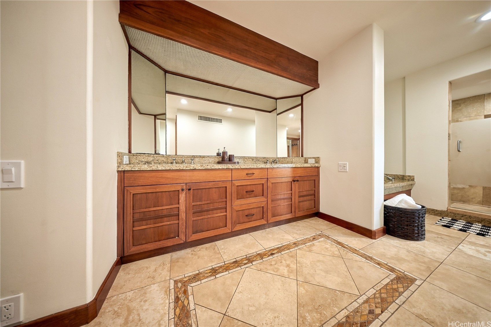 3210 Diamond Head Road 4