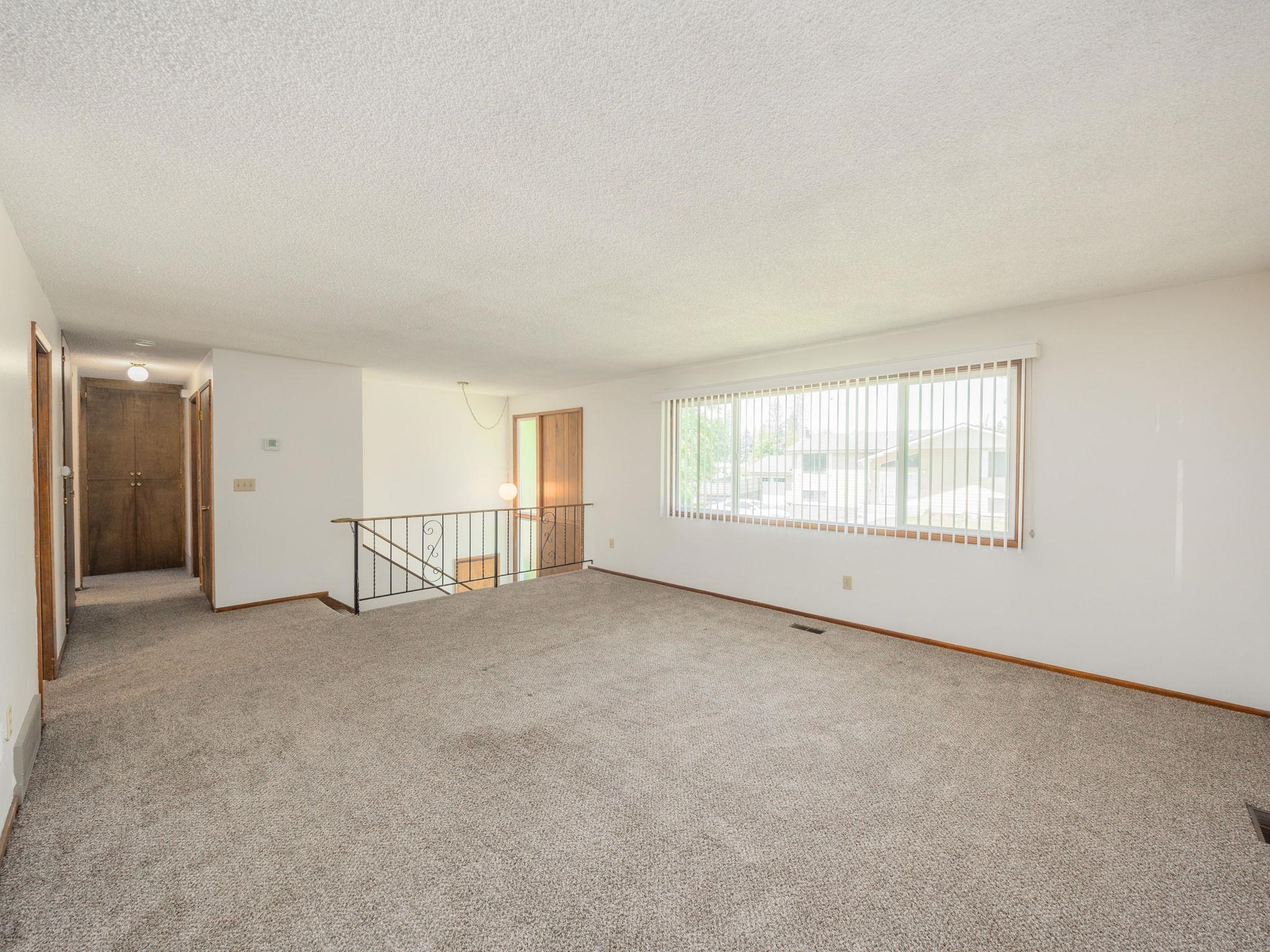 229 / 231 W W KEDLIN Ave