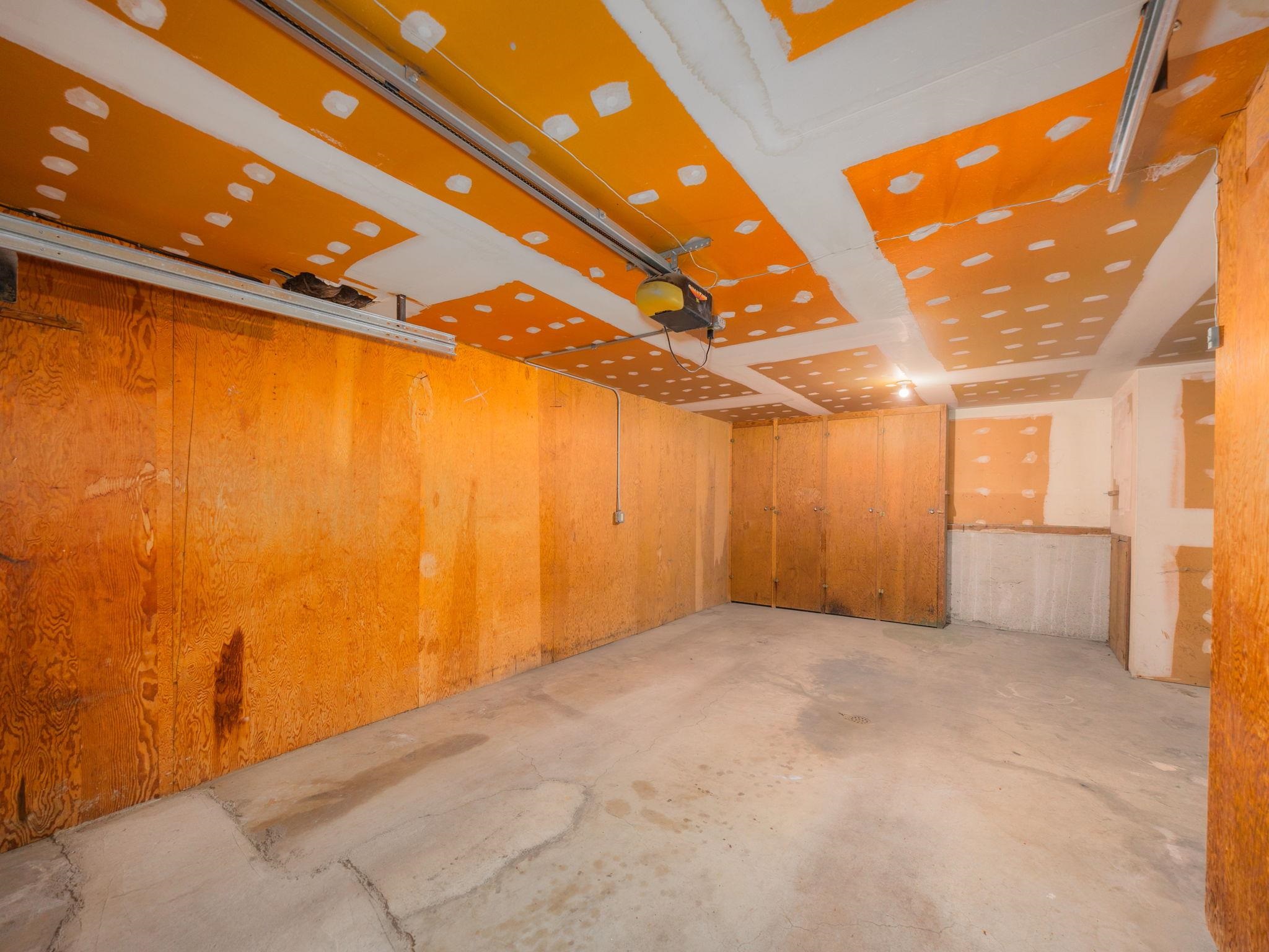229 / 231 W W KEDLIN Ave