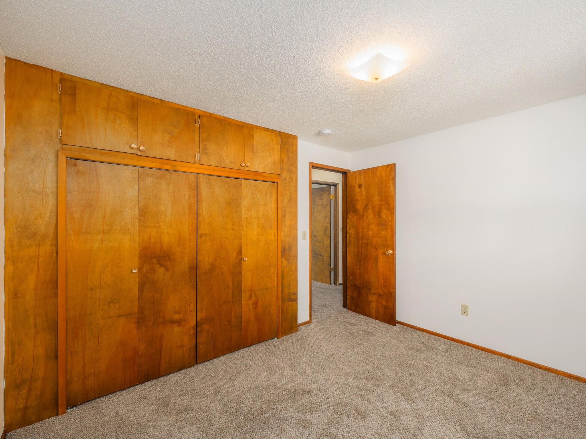 229 / 231 W W KEDLIN Ave