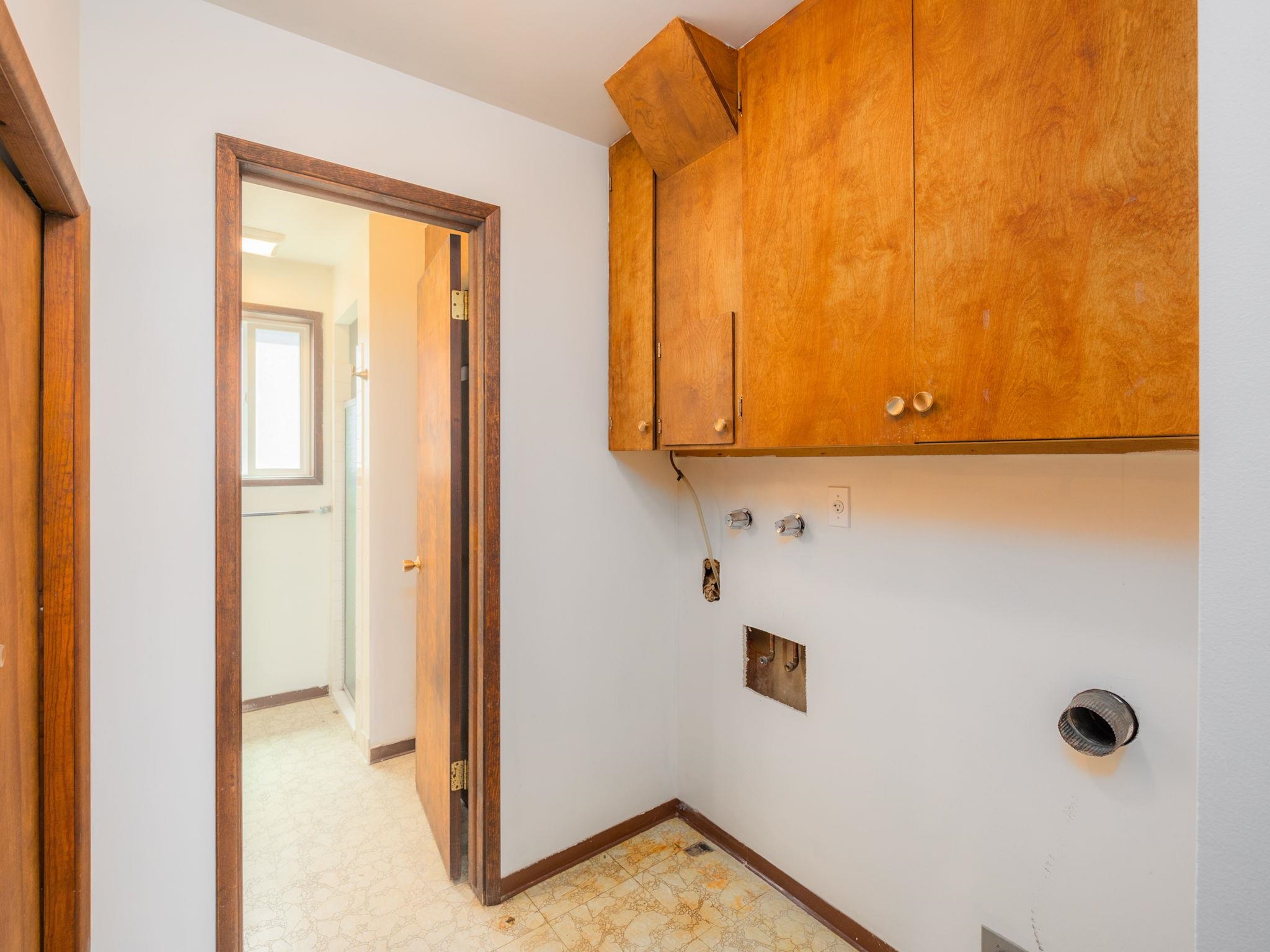229 / 231 W W KEDLIN Ave