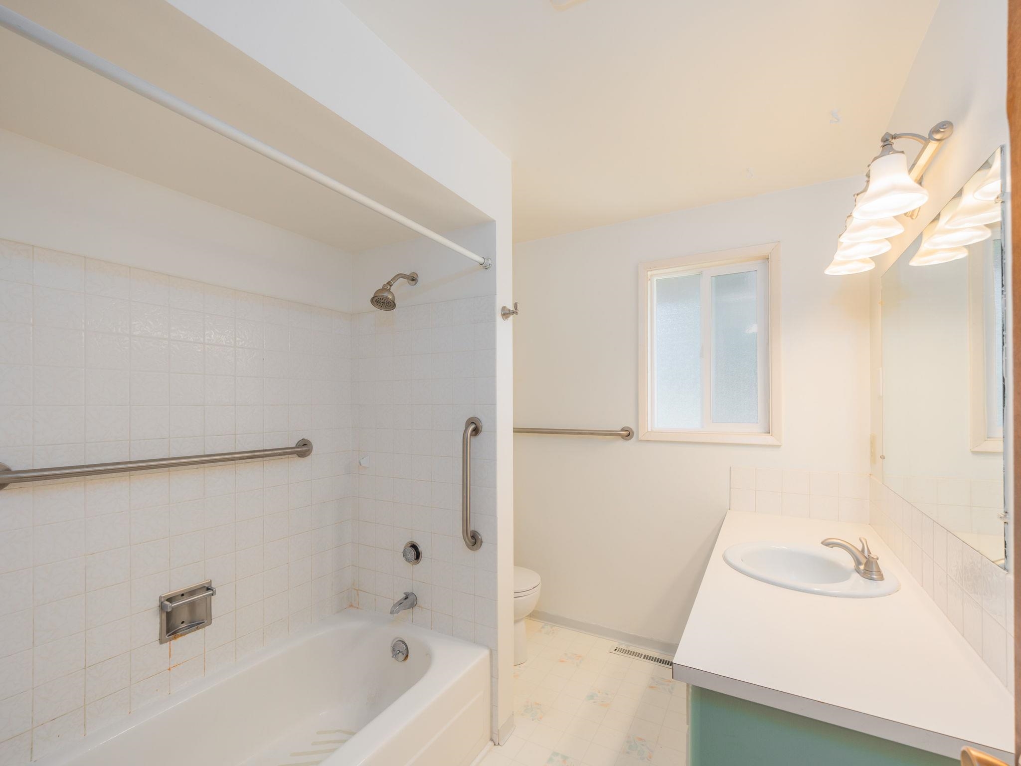 229 / 231 W W KEDLIN Ave