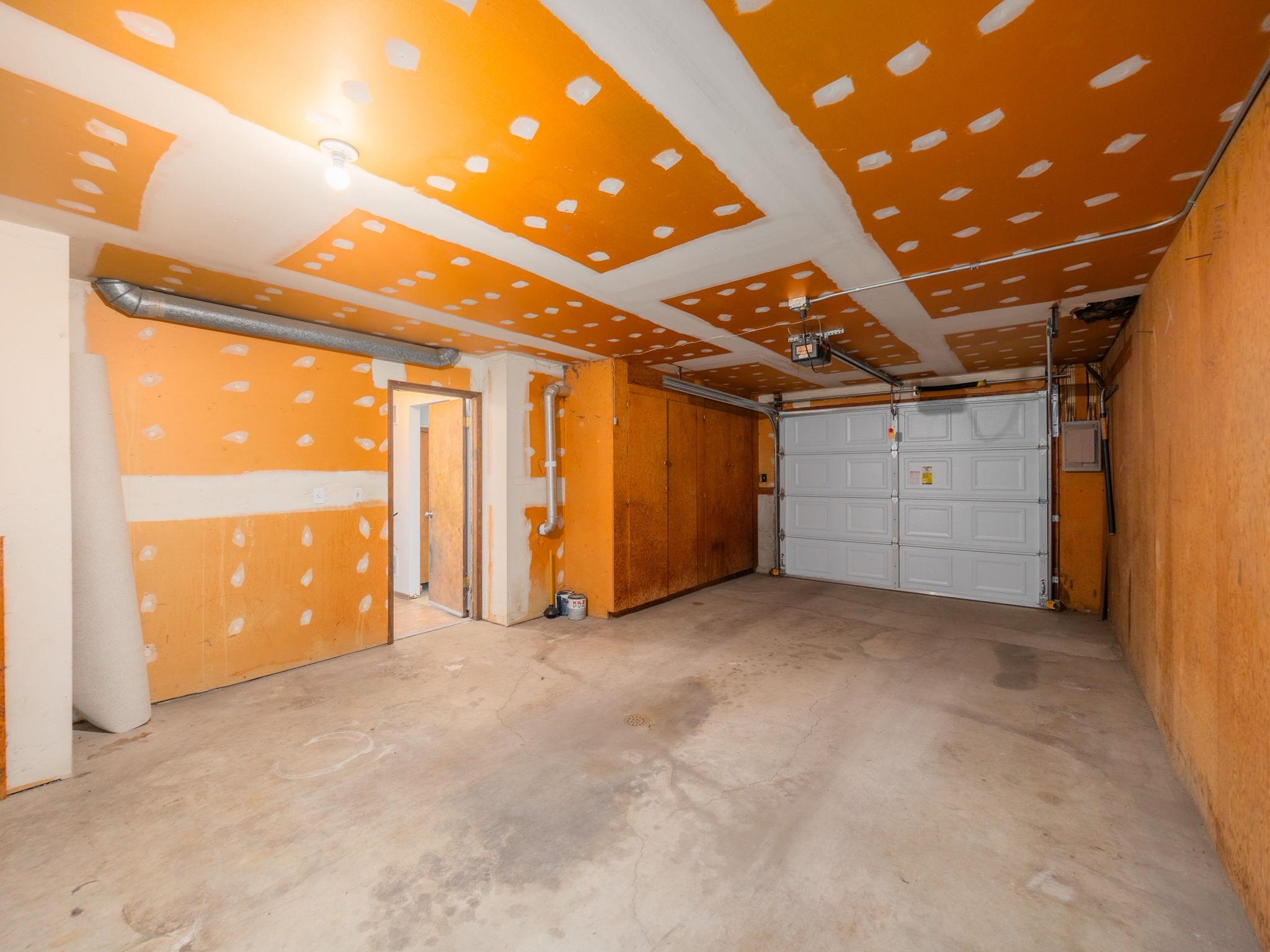 229 / 231 W W KEDLIN Ave