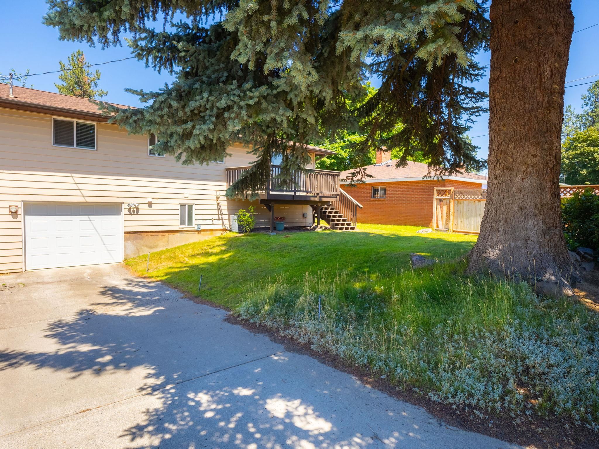 229 / 231 W W KEDLIN Ave