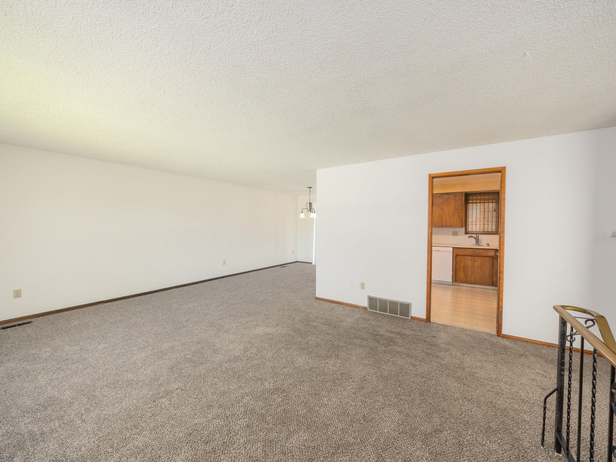 229 / 231 W W KEDLIN Ave