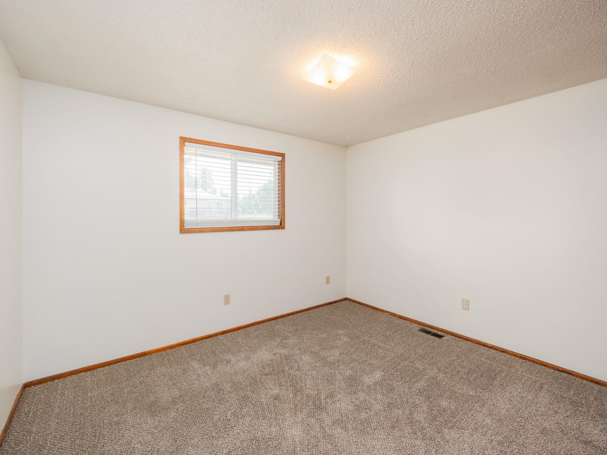 229 / 231 W W KEDLIN Ave