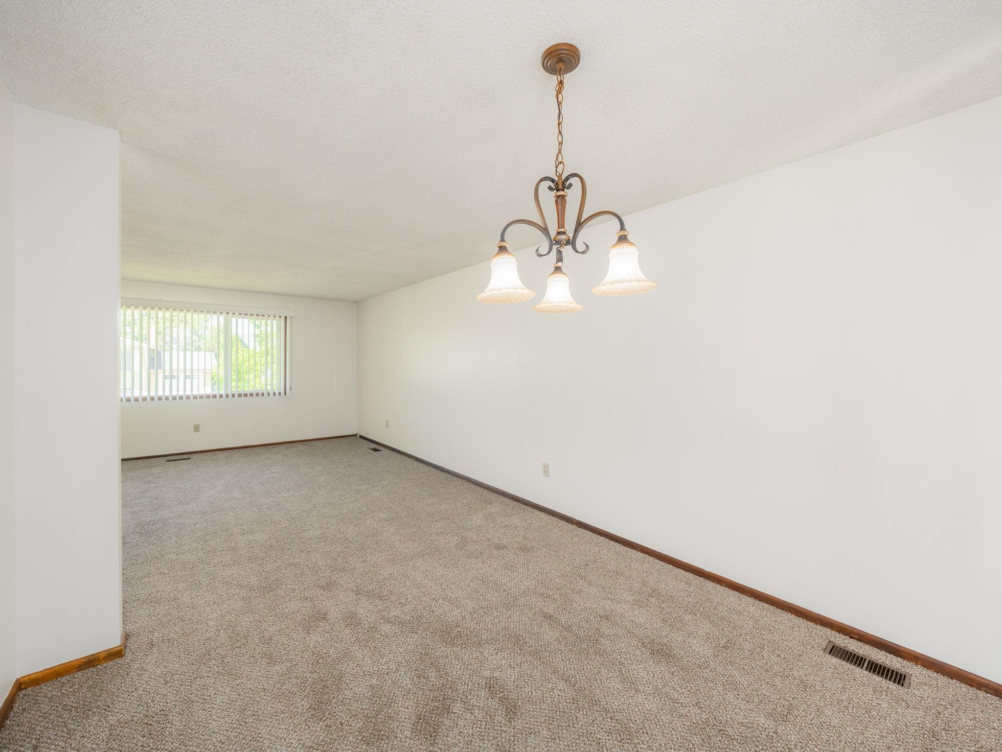229 / 231 W W KEDLIN Ave