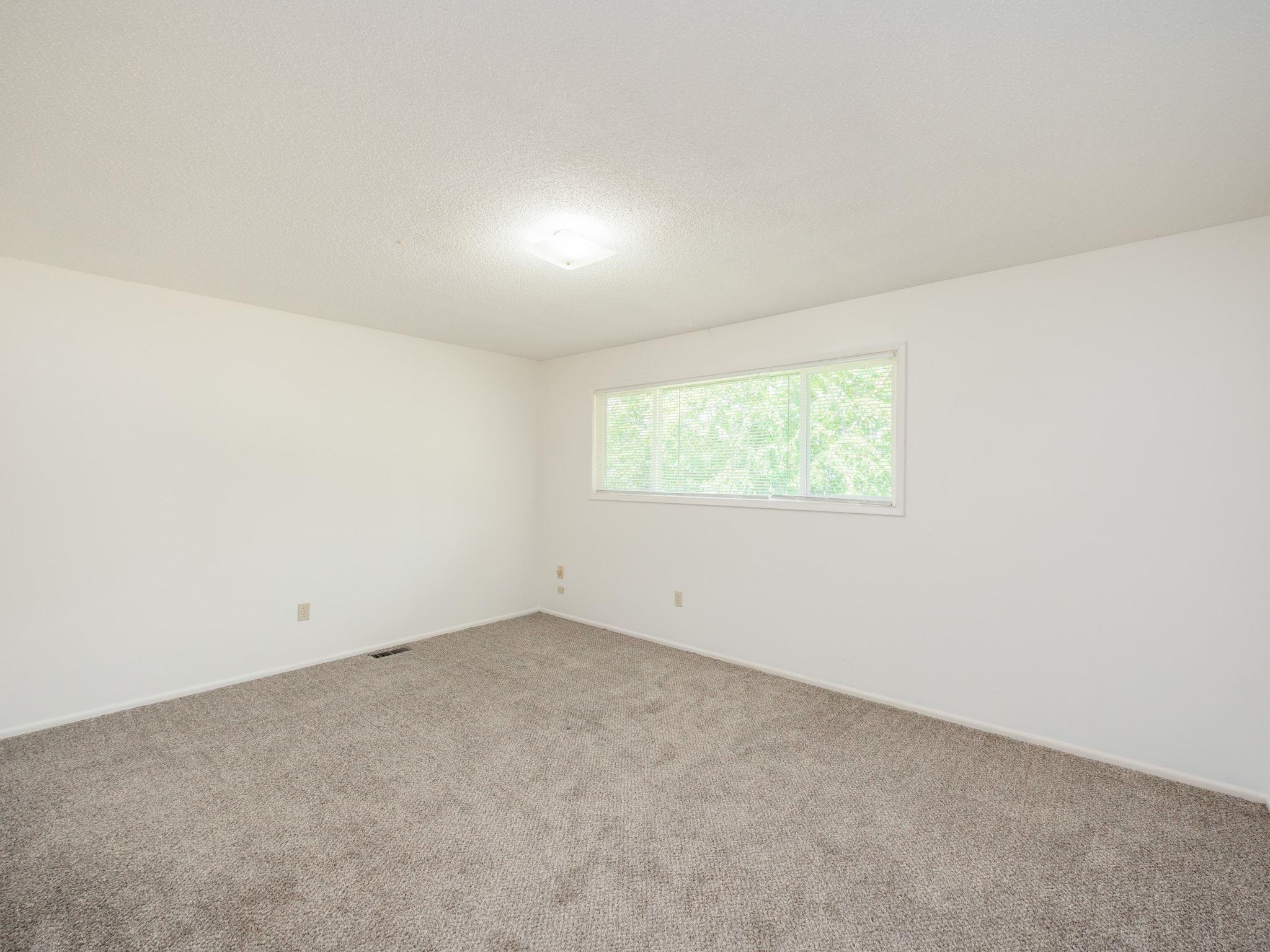 229 / 231 W W KEDLIN Ave