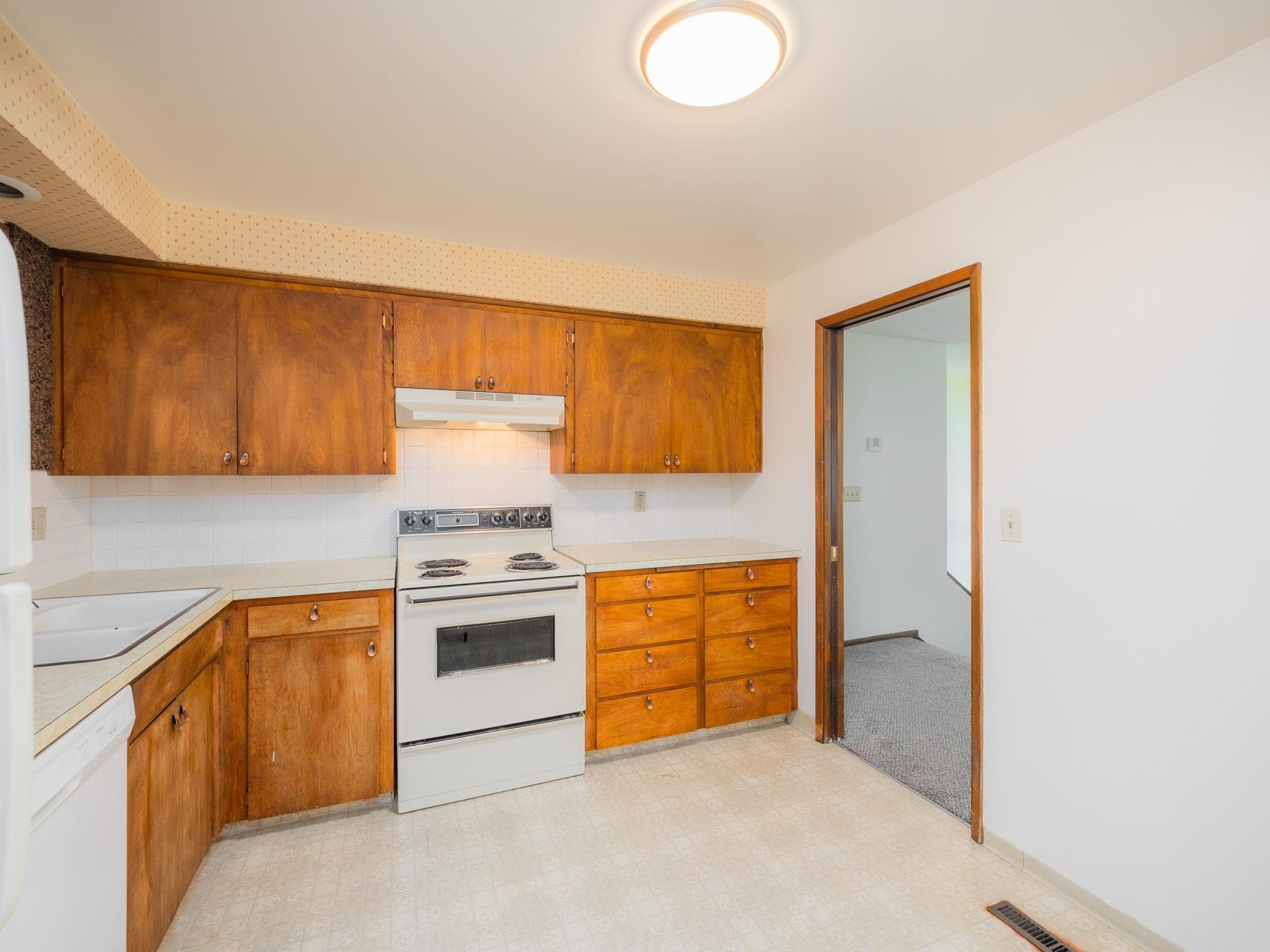 229 / 231 W W KEDLIN Ave