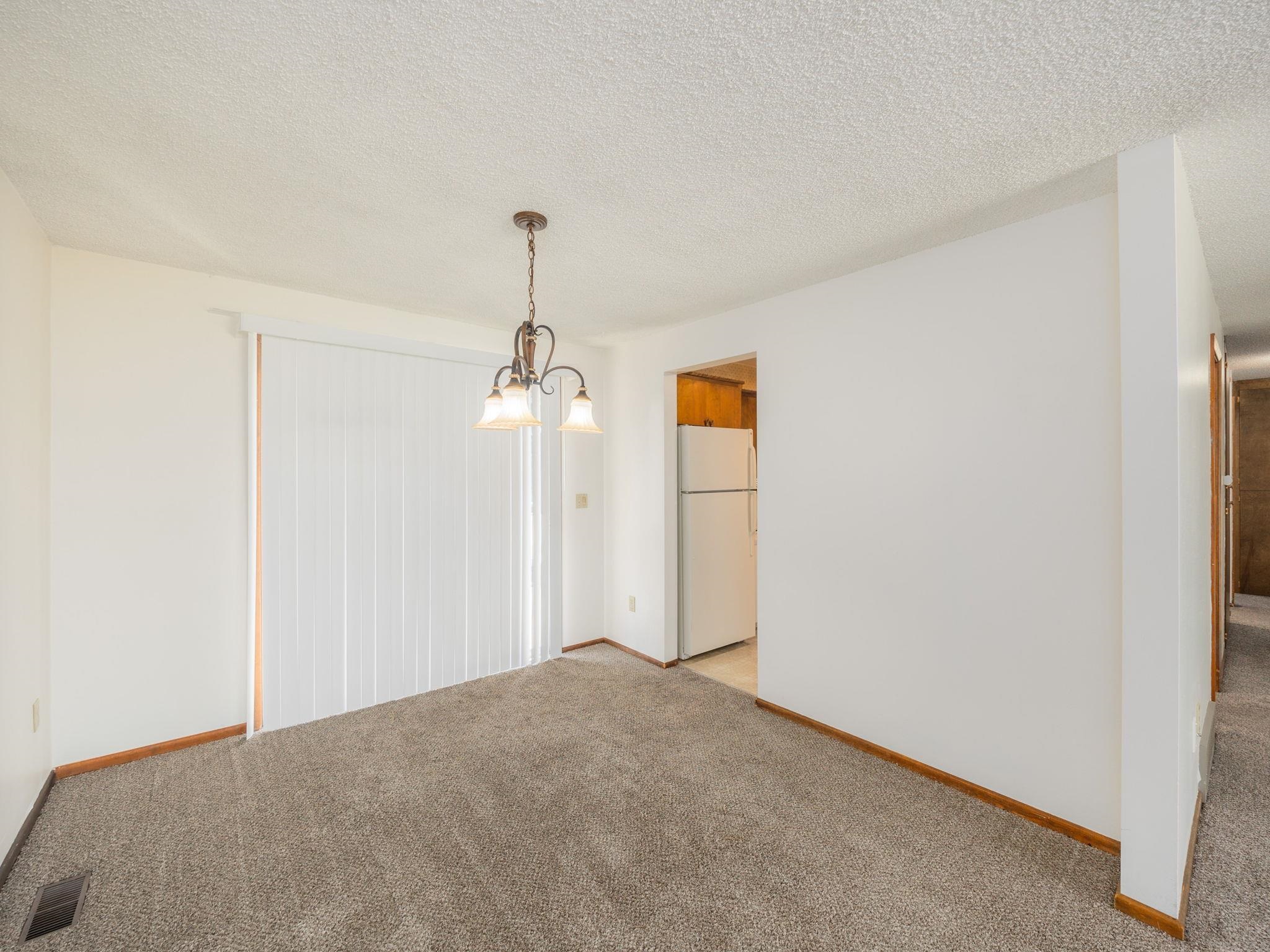 229 / 231 W W KEDLIN Ave