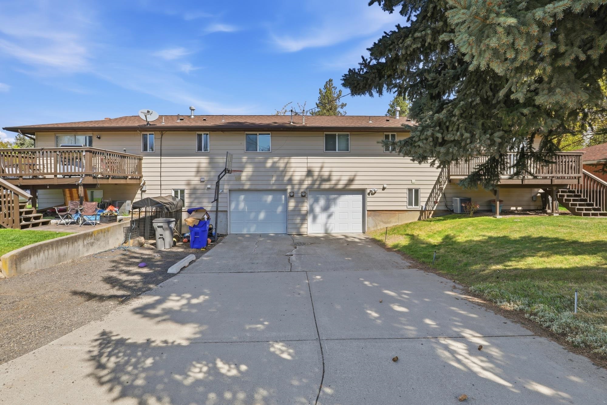 229 / 231 W W KEDLIN Ave
