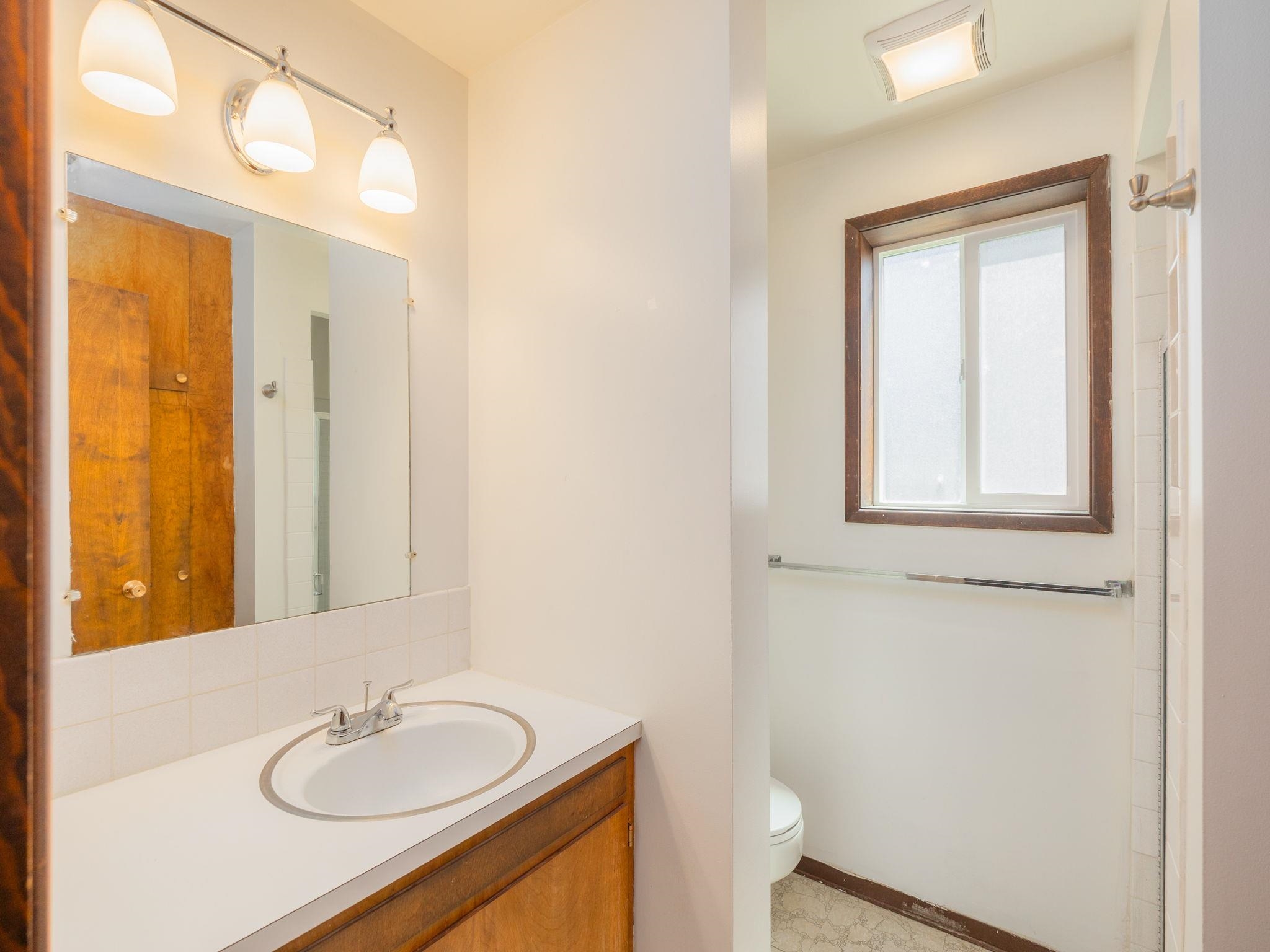 229 / 231 W W KEDLIN Ave