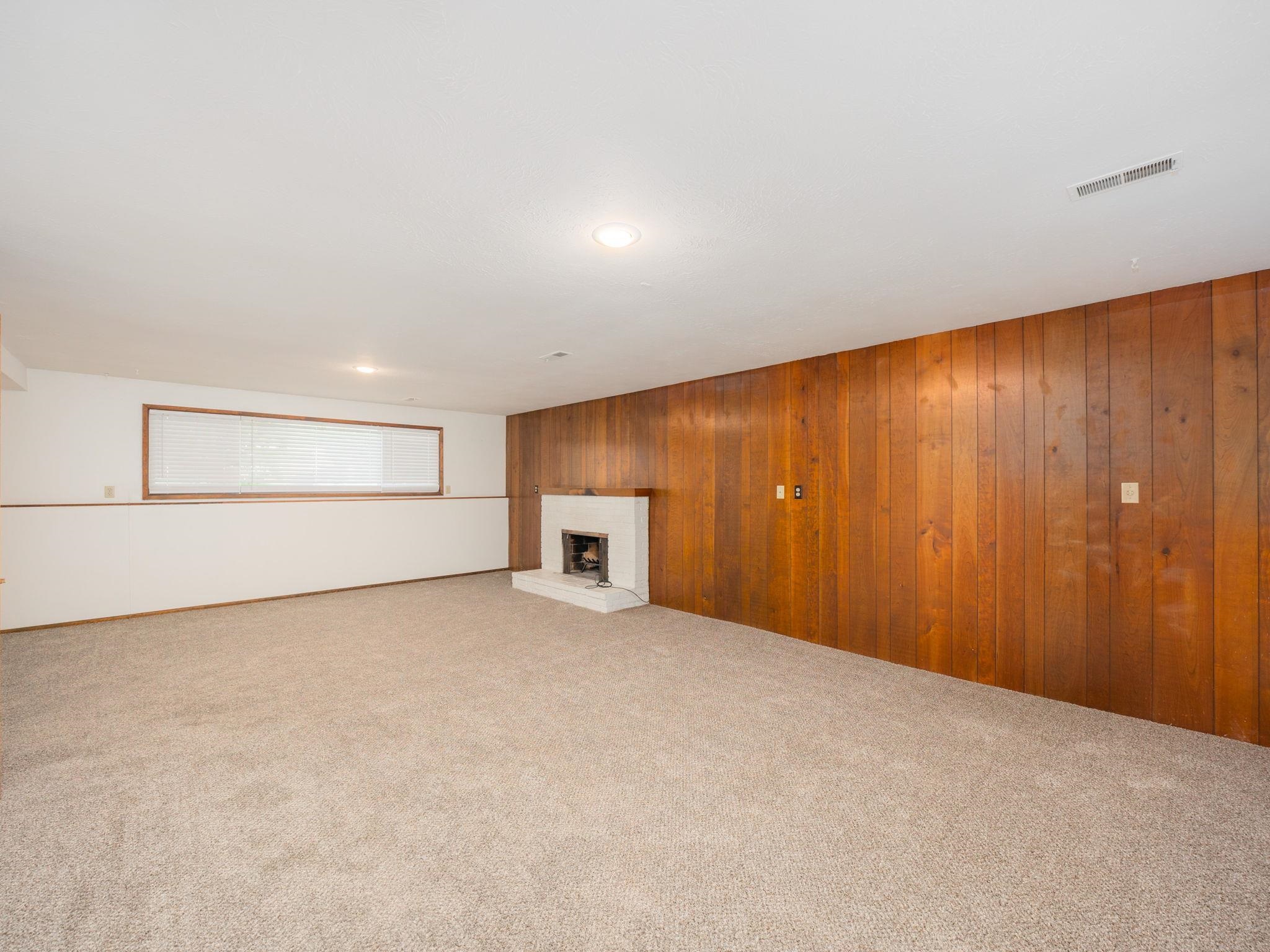 229 / 231 W W KEDLIN Ave
