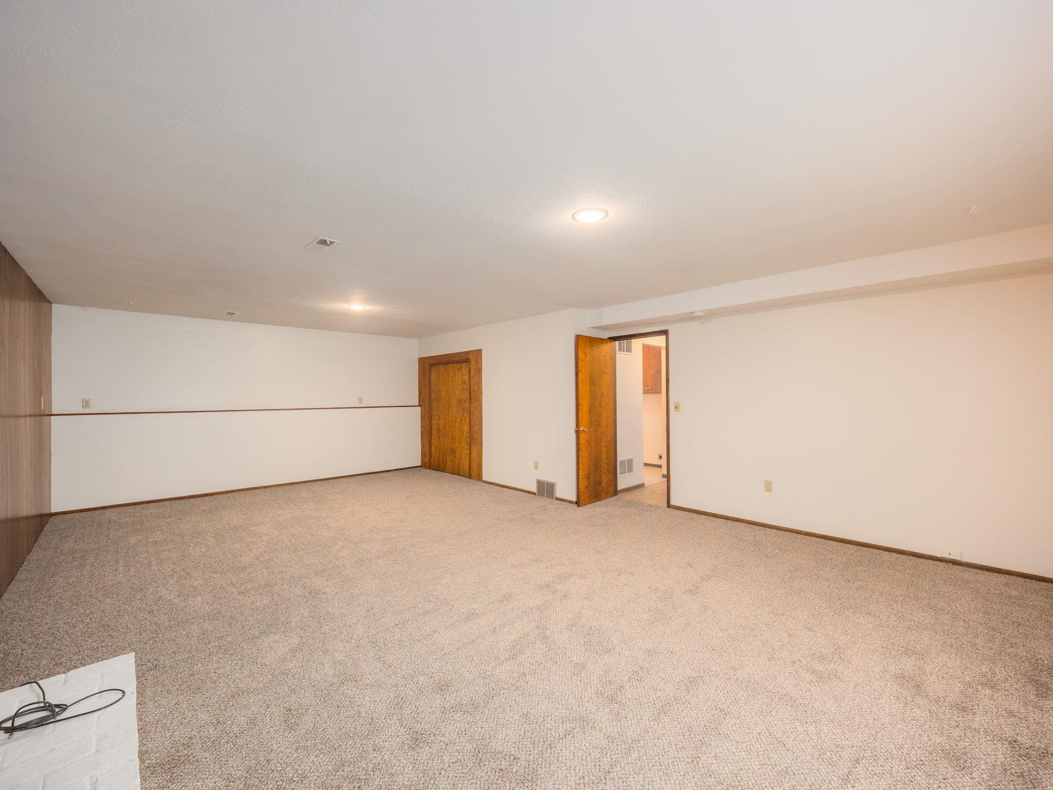 229 / 231 W W KEDLIN Ave
