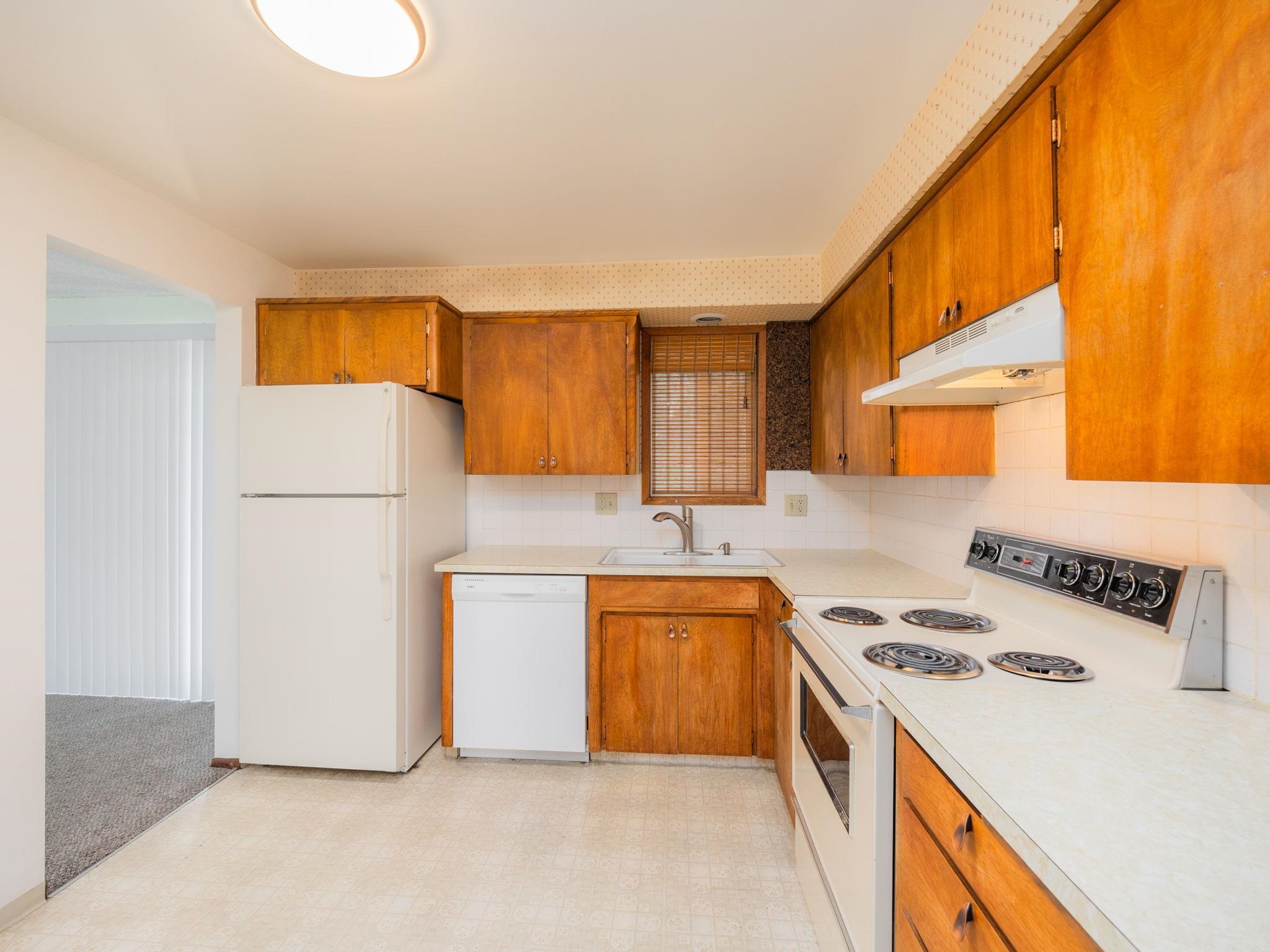 229 / 231 W W KEDLIN Ave