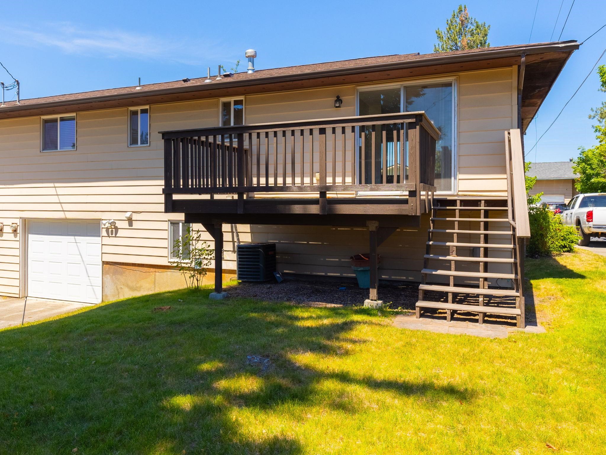 229 / 231 W W KEDLIN Ave