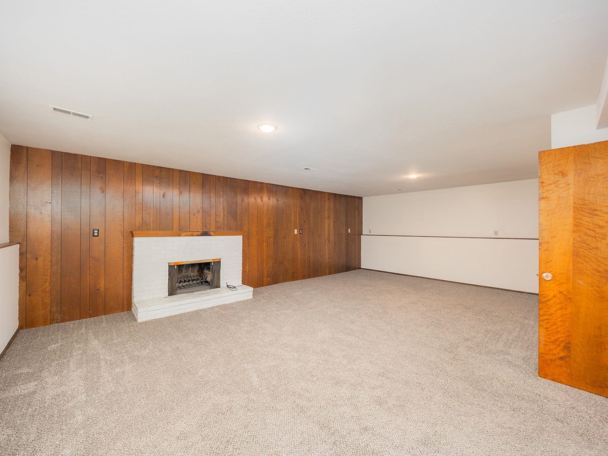229 / 231 W W KEDLIN Ave