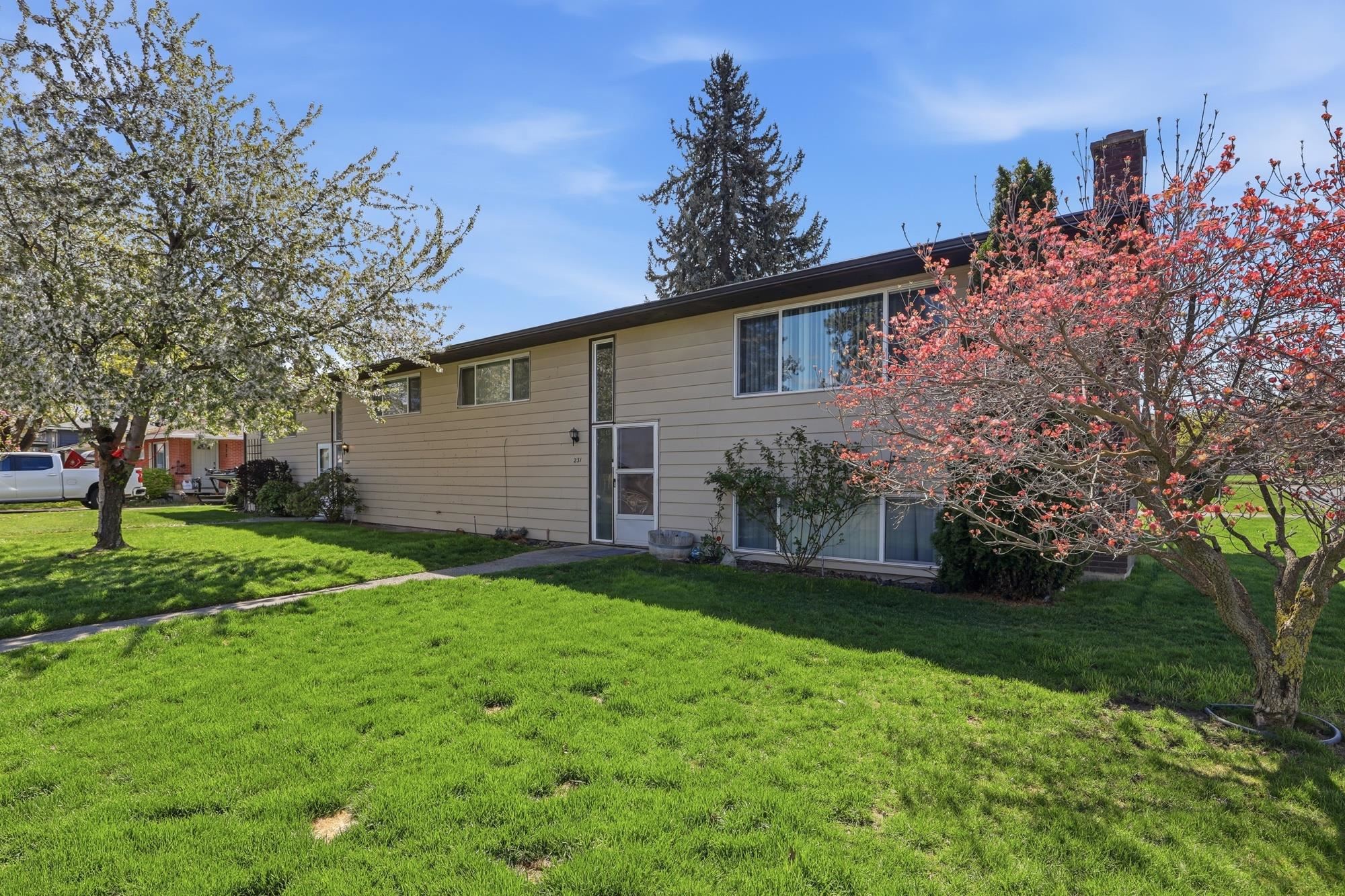 229 / 231 W W KEDLIN Ave