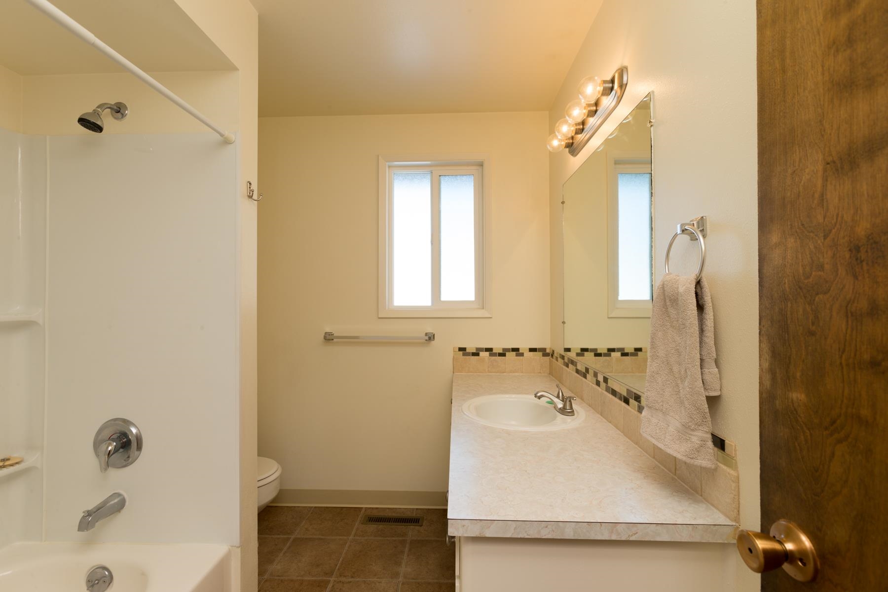 228/230 W PRICE Ave