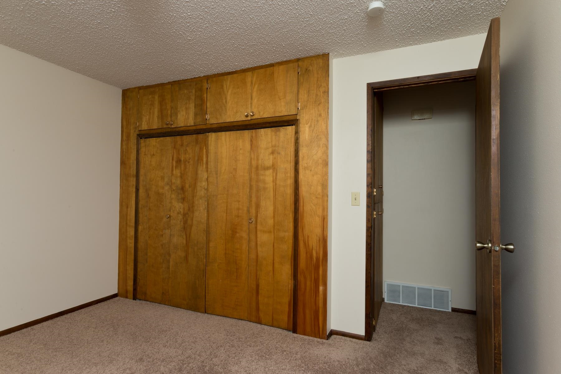 228/230 W PRICE Ave