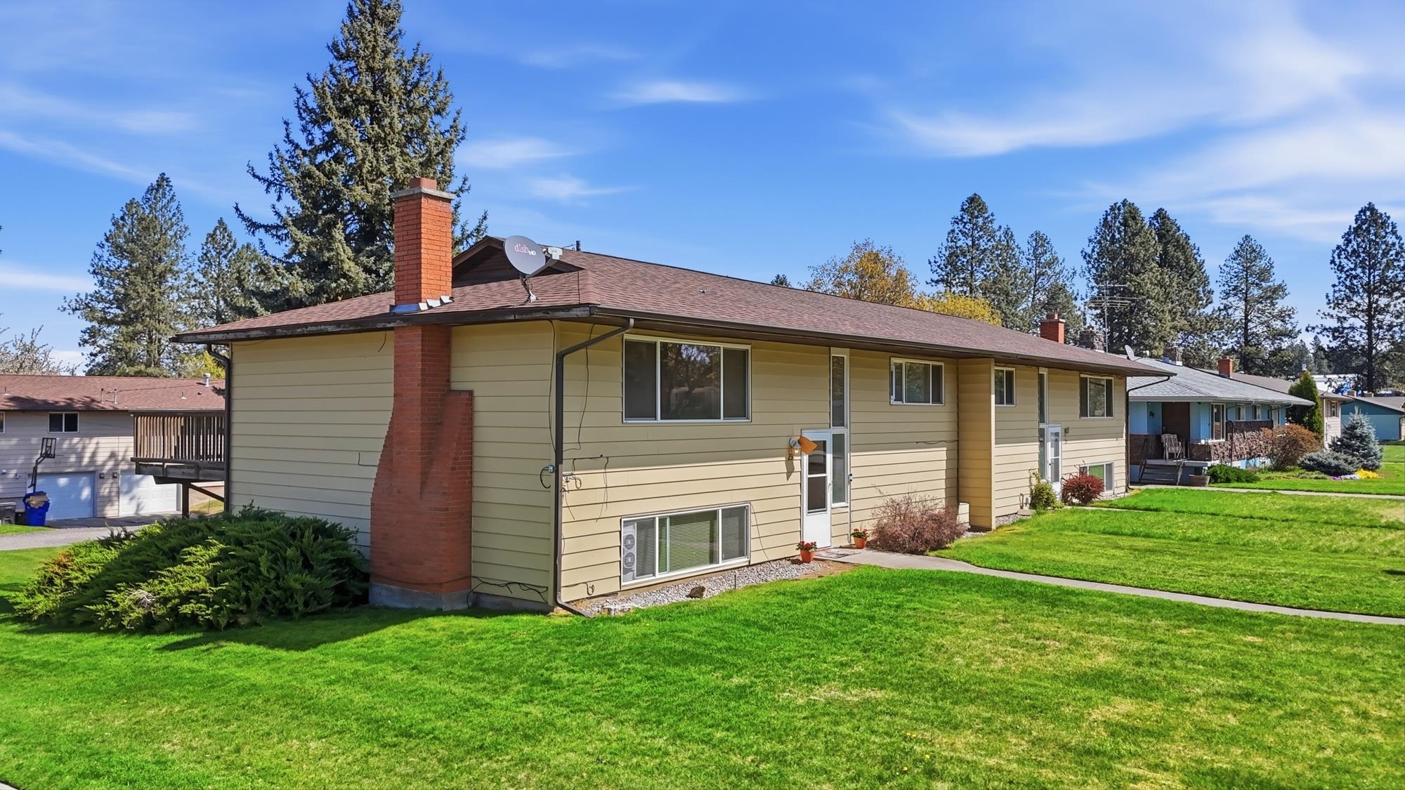 228/230 W PRICE Ave