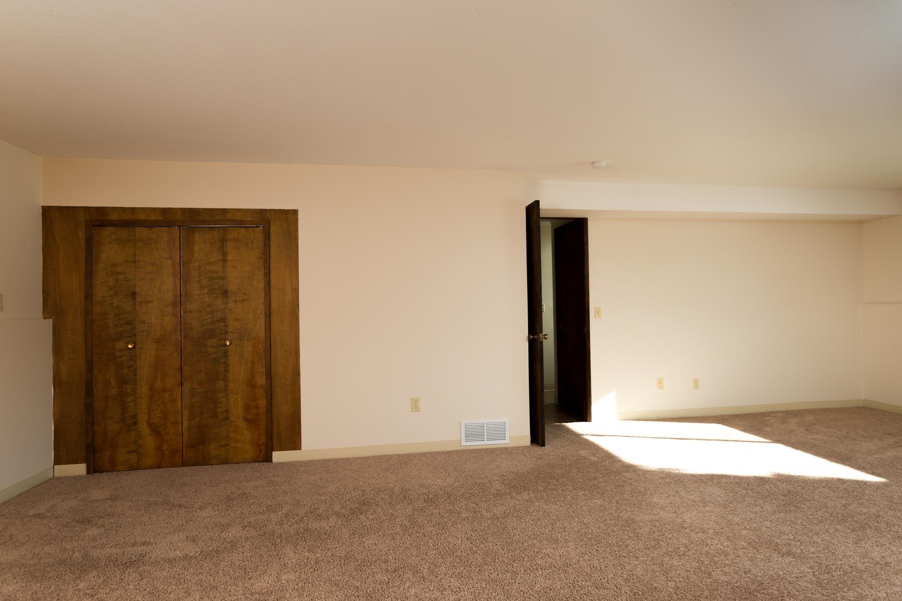 228/230 W PRICE Ave