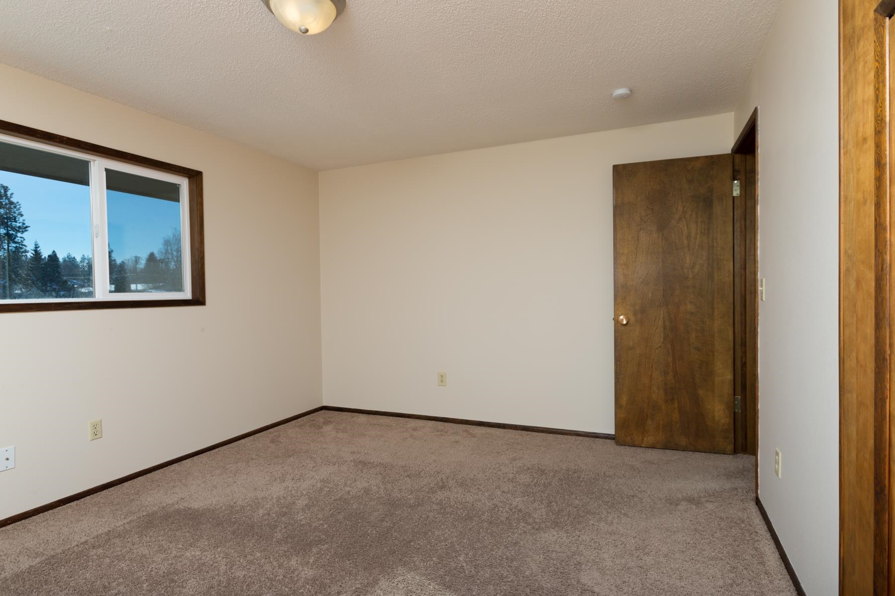228/230 W PRICE Ave