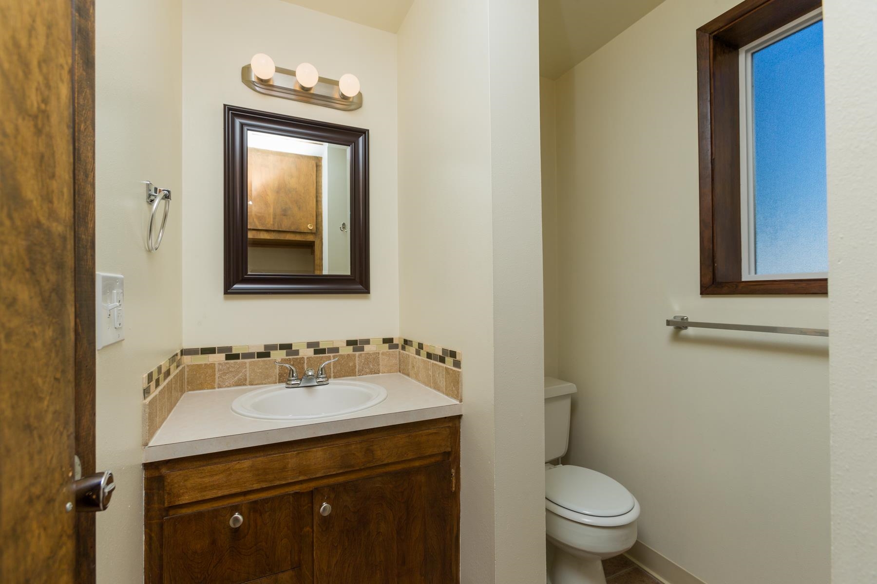 228/230 W PRICE Ave