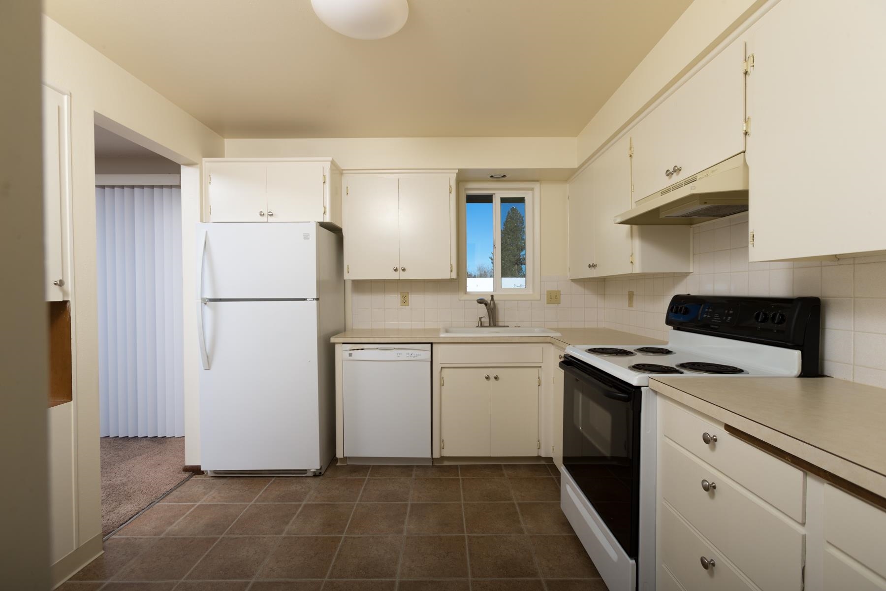 228/230 W PRICE Ave