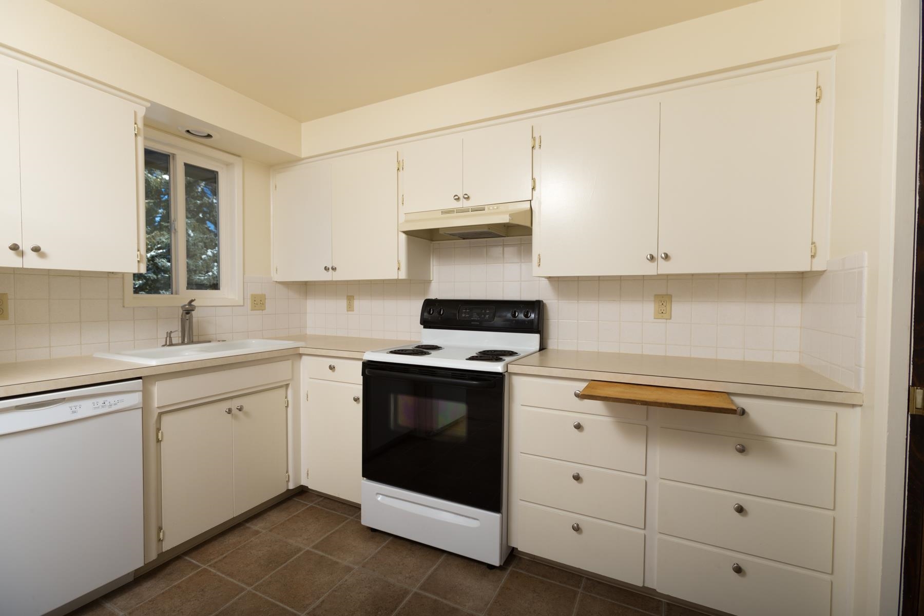 228/230 W PRICE Ave