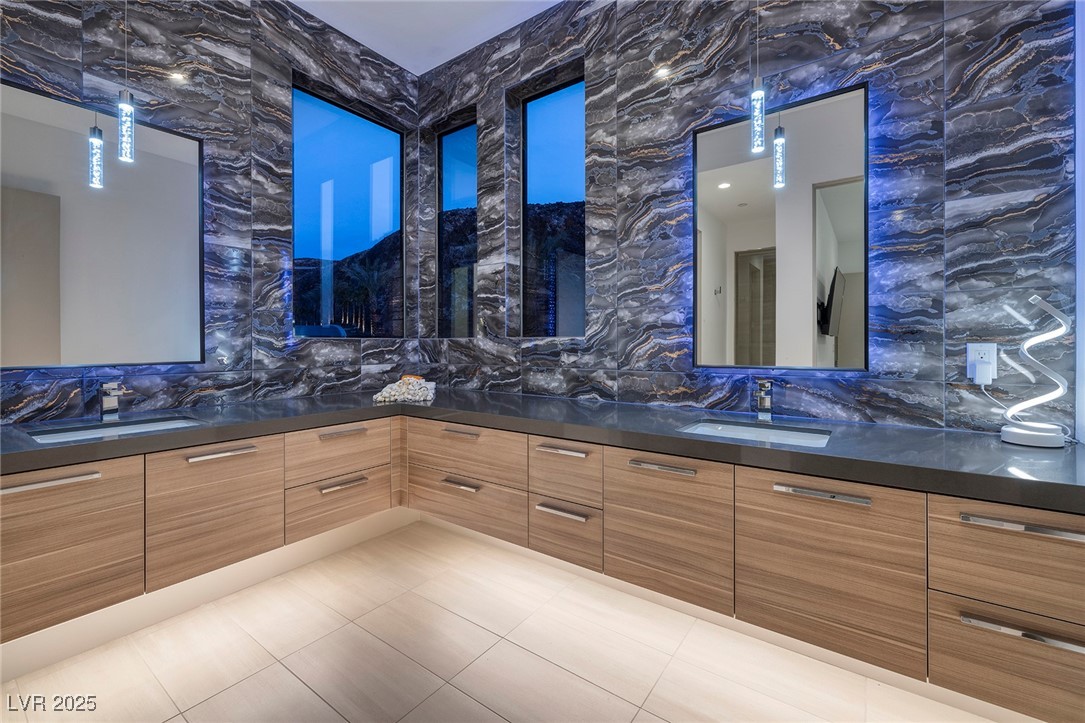 645 Overlook Rim Drive