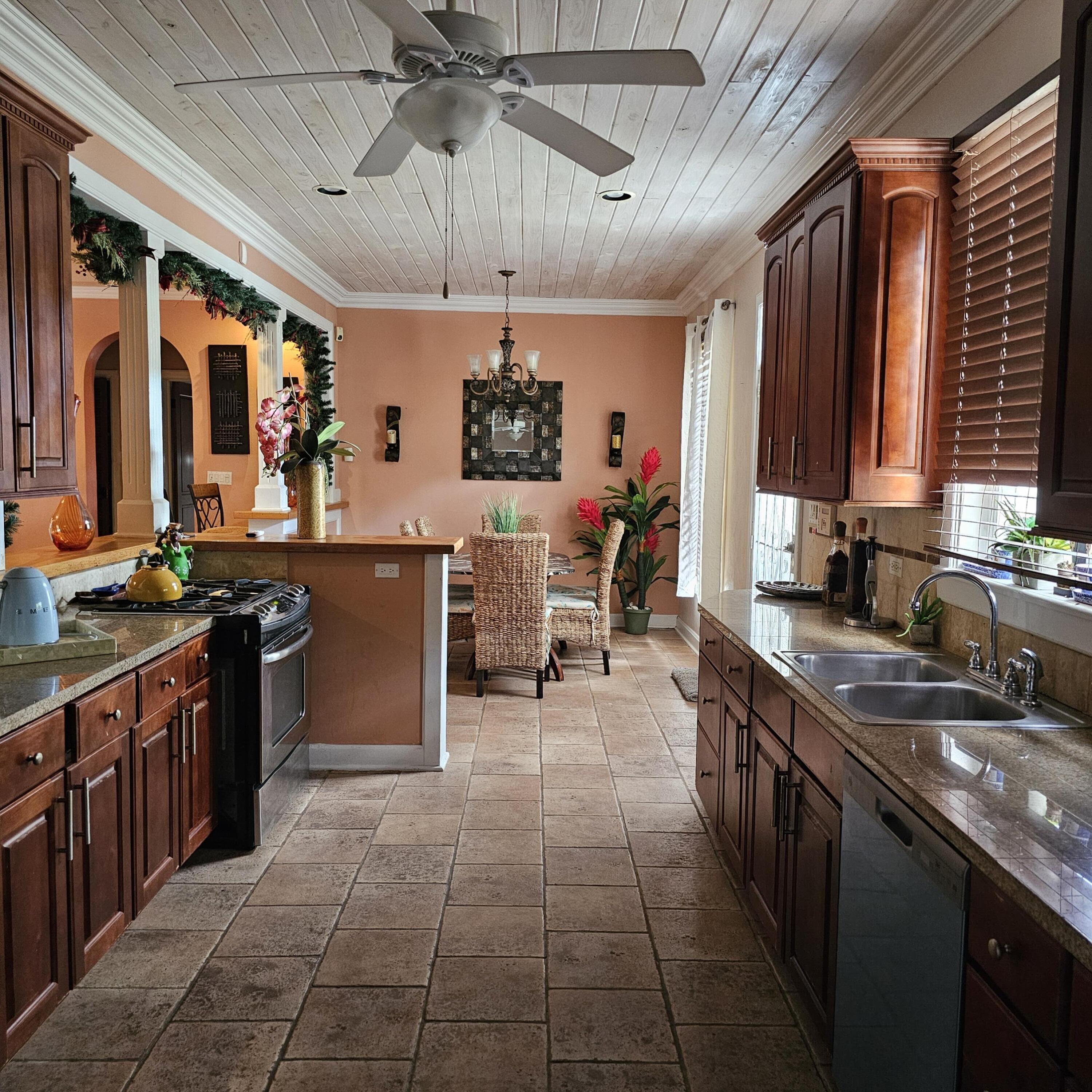 124 La Reine QU, St. Croix