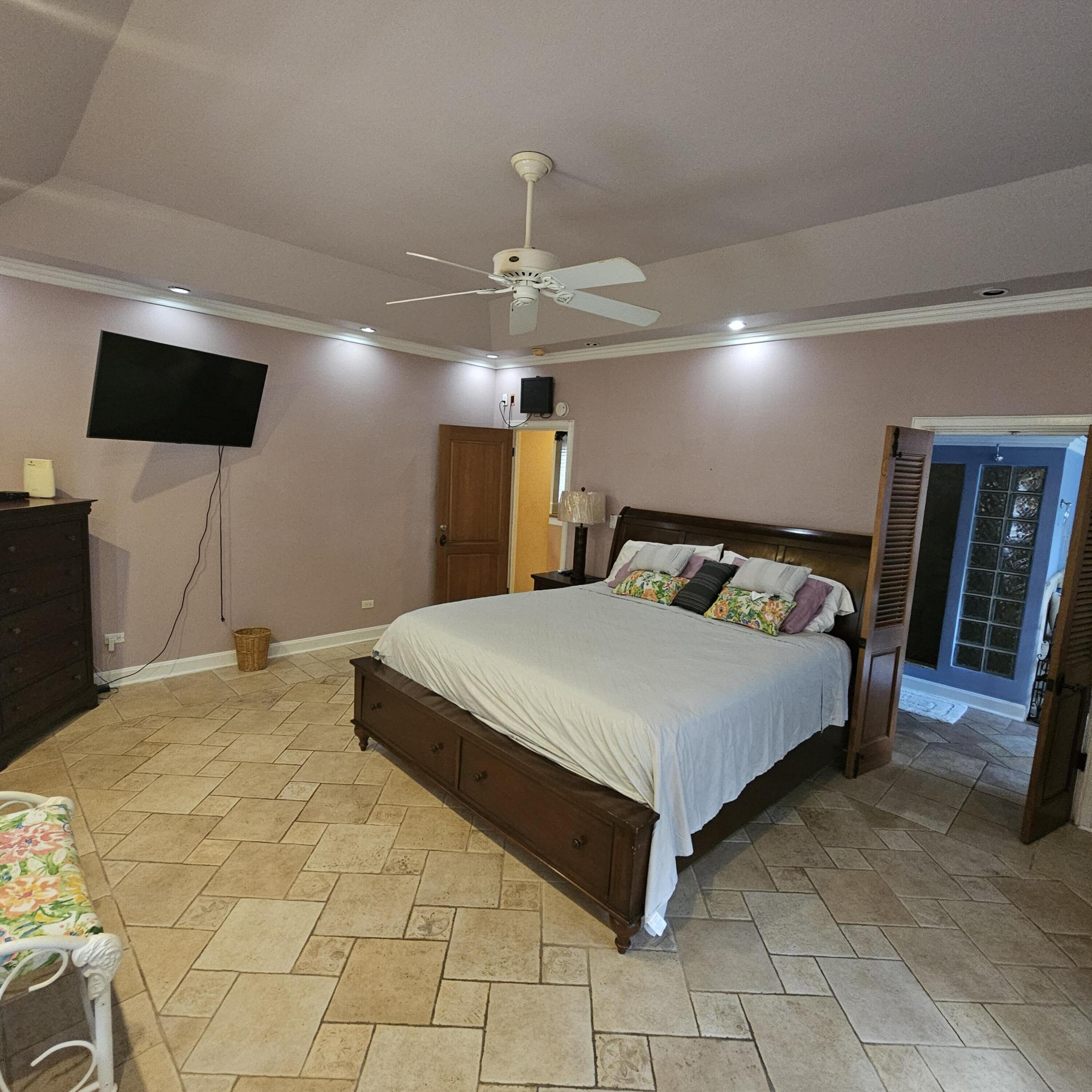 124 La Reine QU, St. Croix