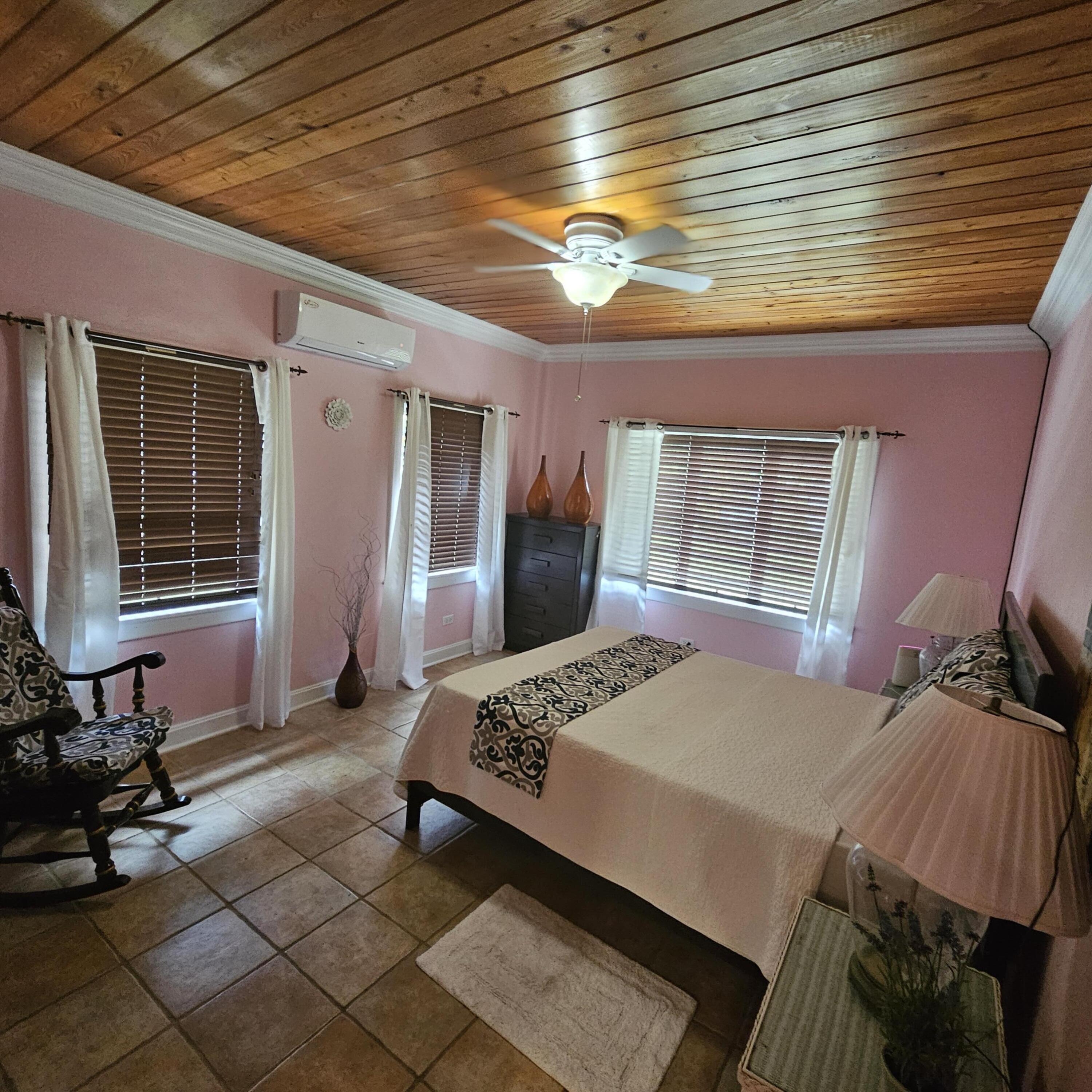 124 La Reine QU, St. Croix