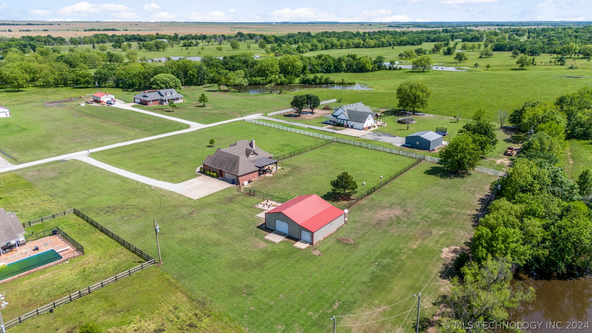 8203 N 242 Road