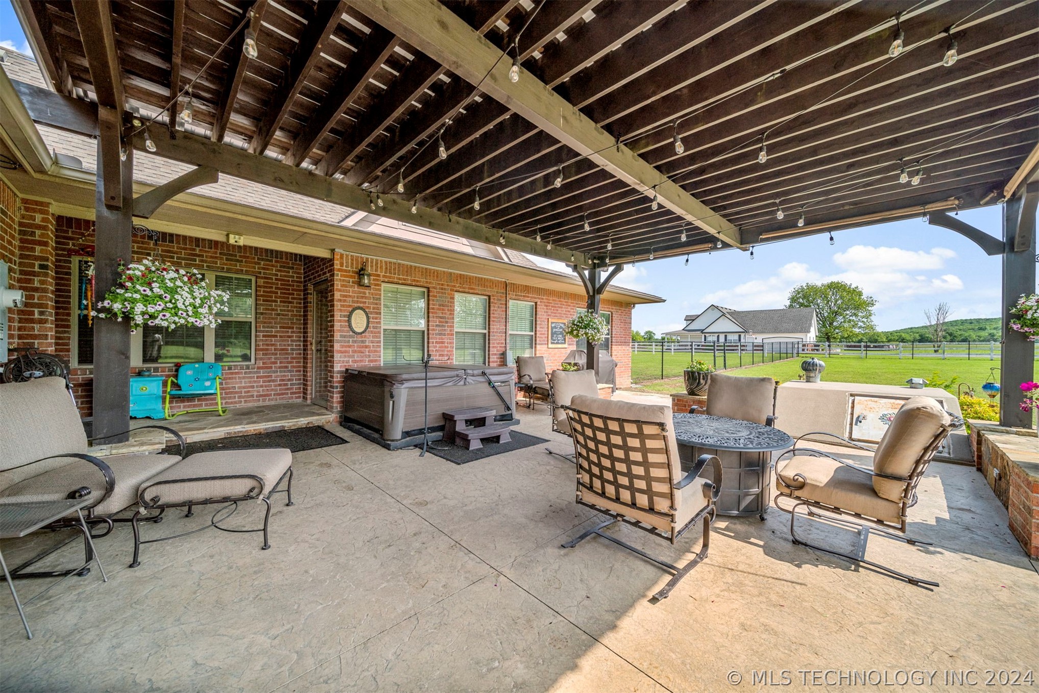 8203 N 242 Road