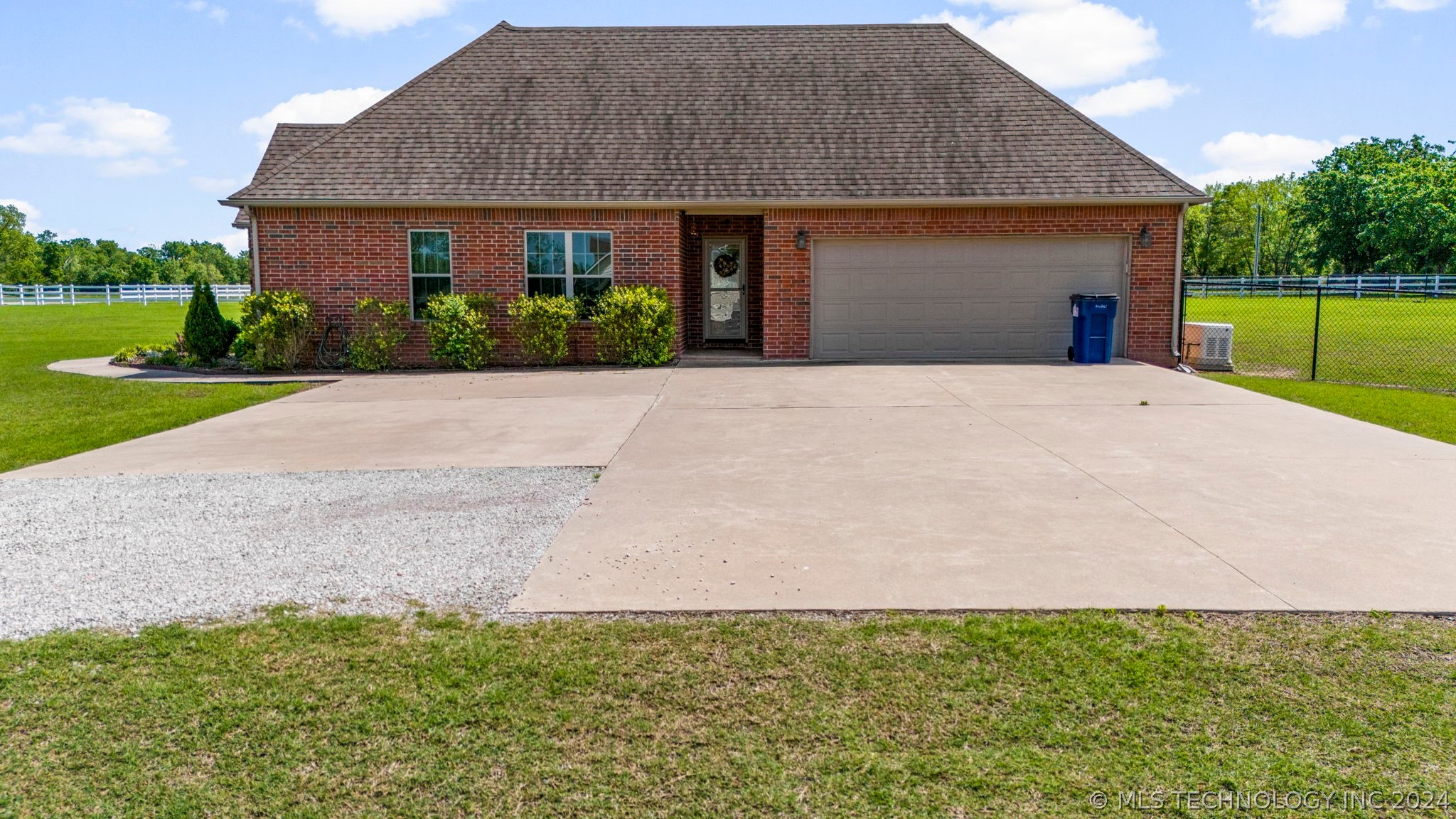 8203 N 242 Road