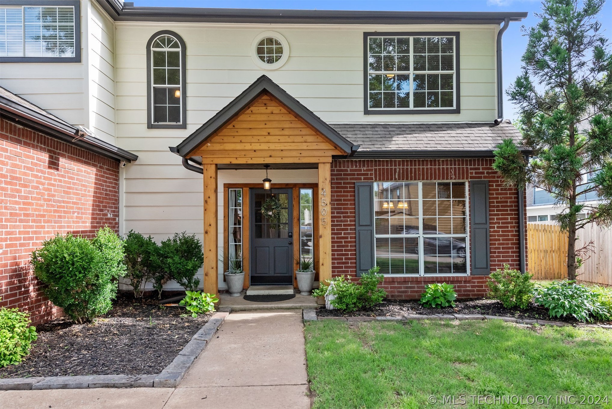 4505 W Urbana Court