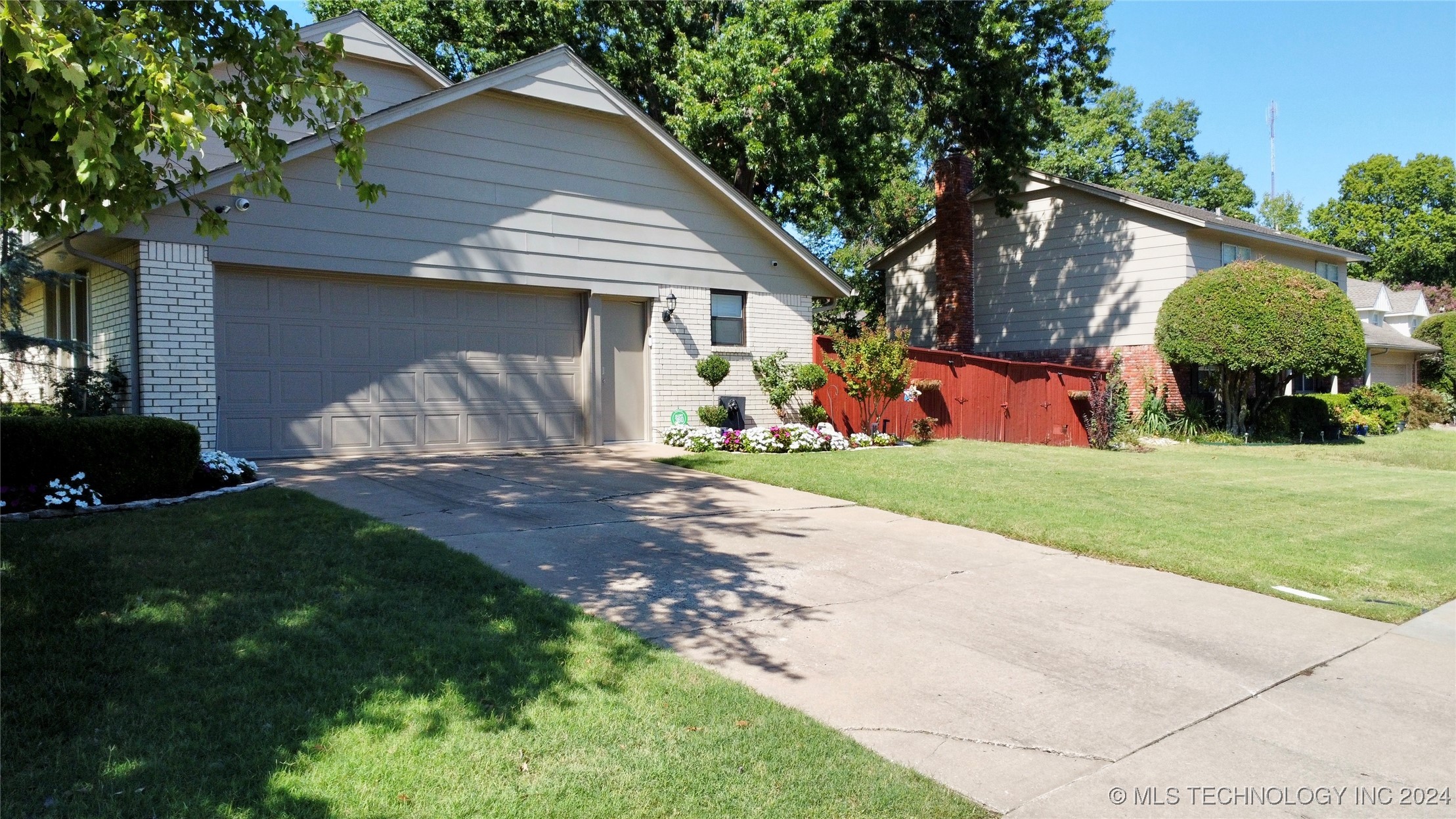6911 E 64th Place