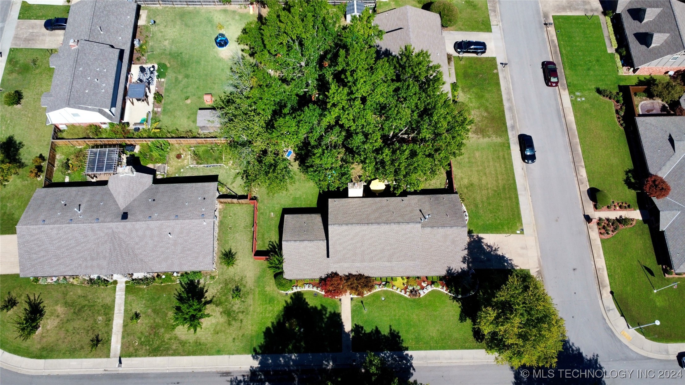 6911 E 64th Place
