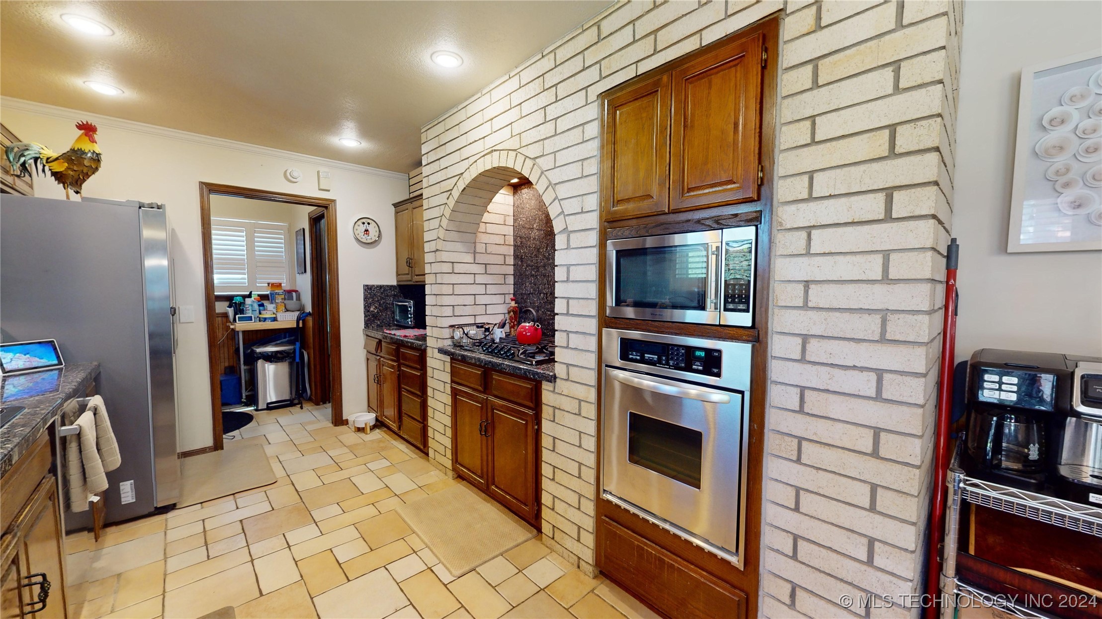 6911 E 64th Place