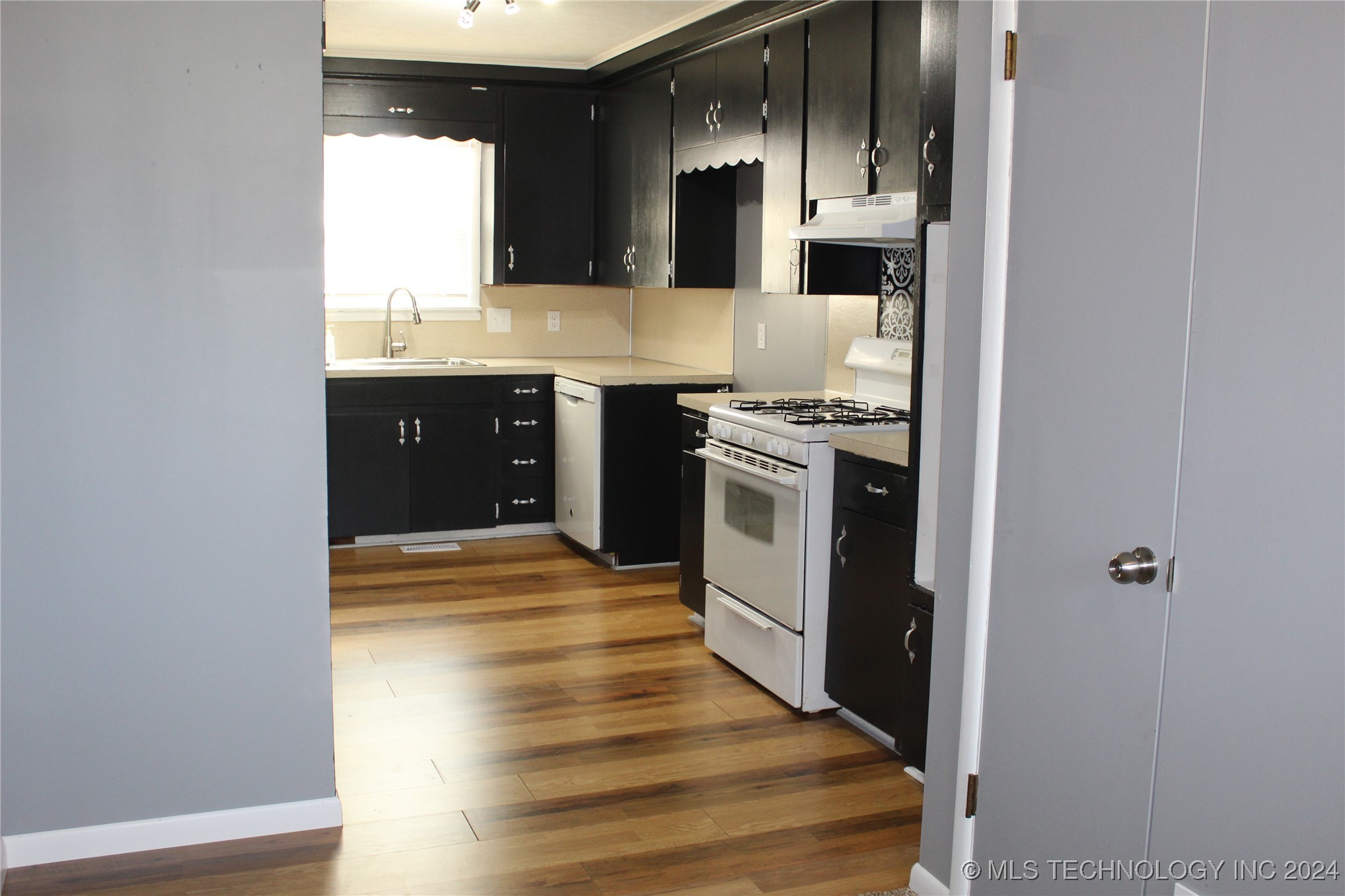 810 E 9th Street