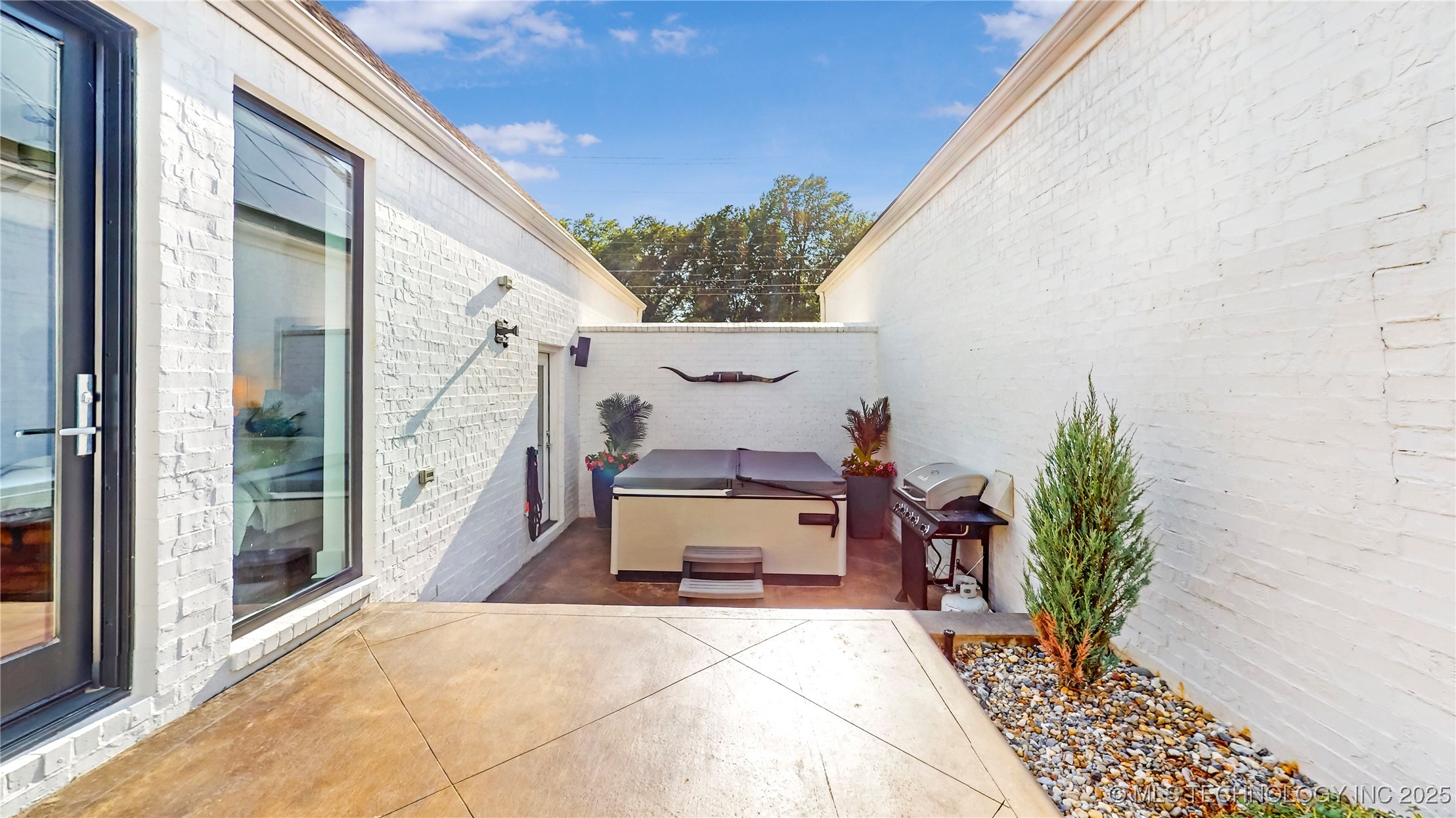 1412 S Cheyenne Avenue