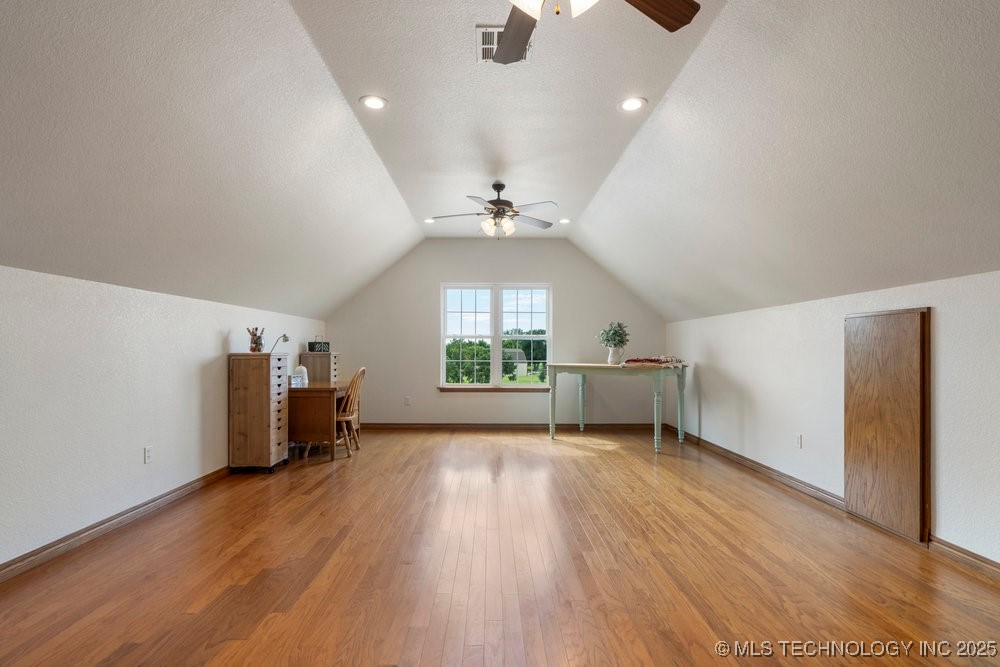 37700 Garretts Lake