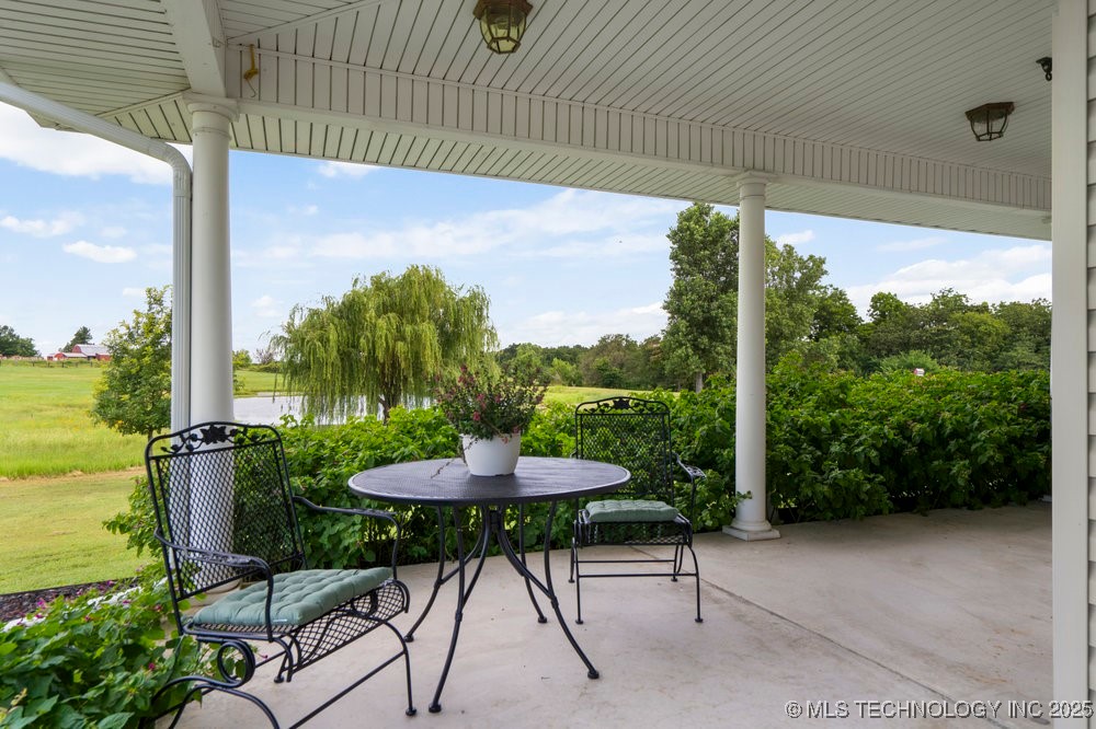 37700 Garretts Lake