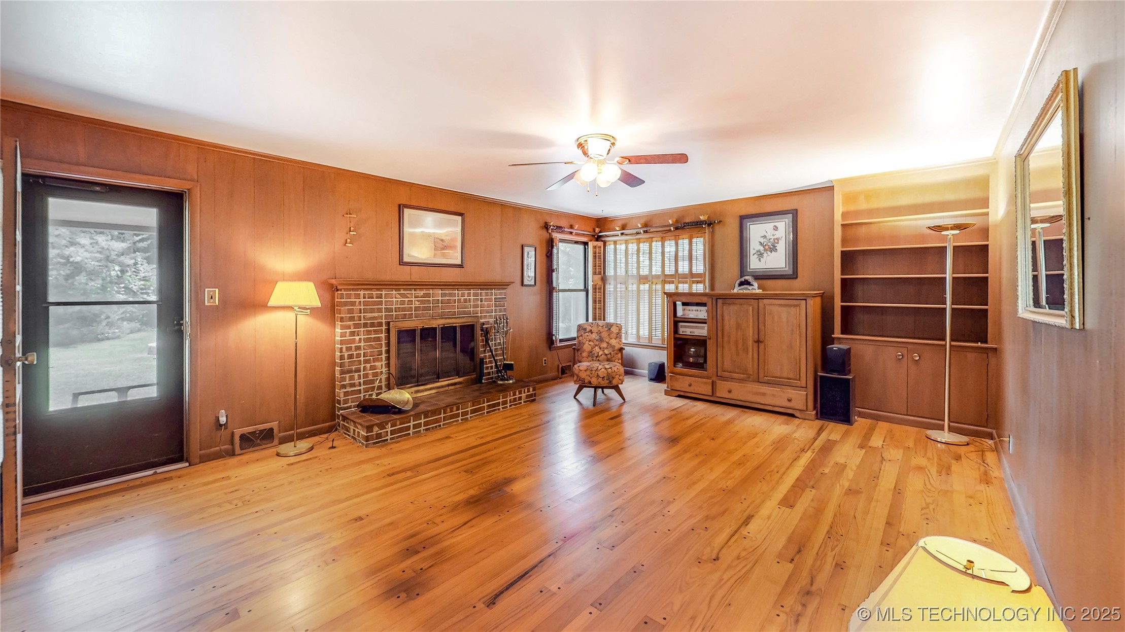 4040 E 46th Place
